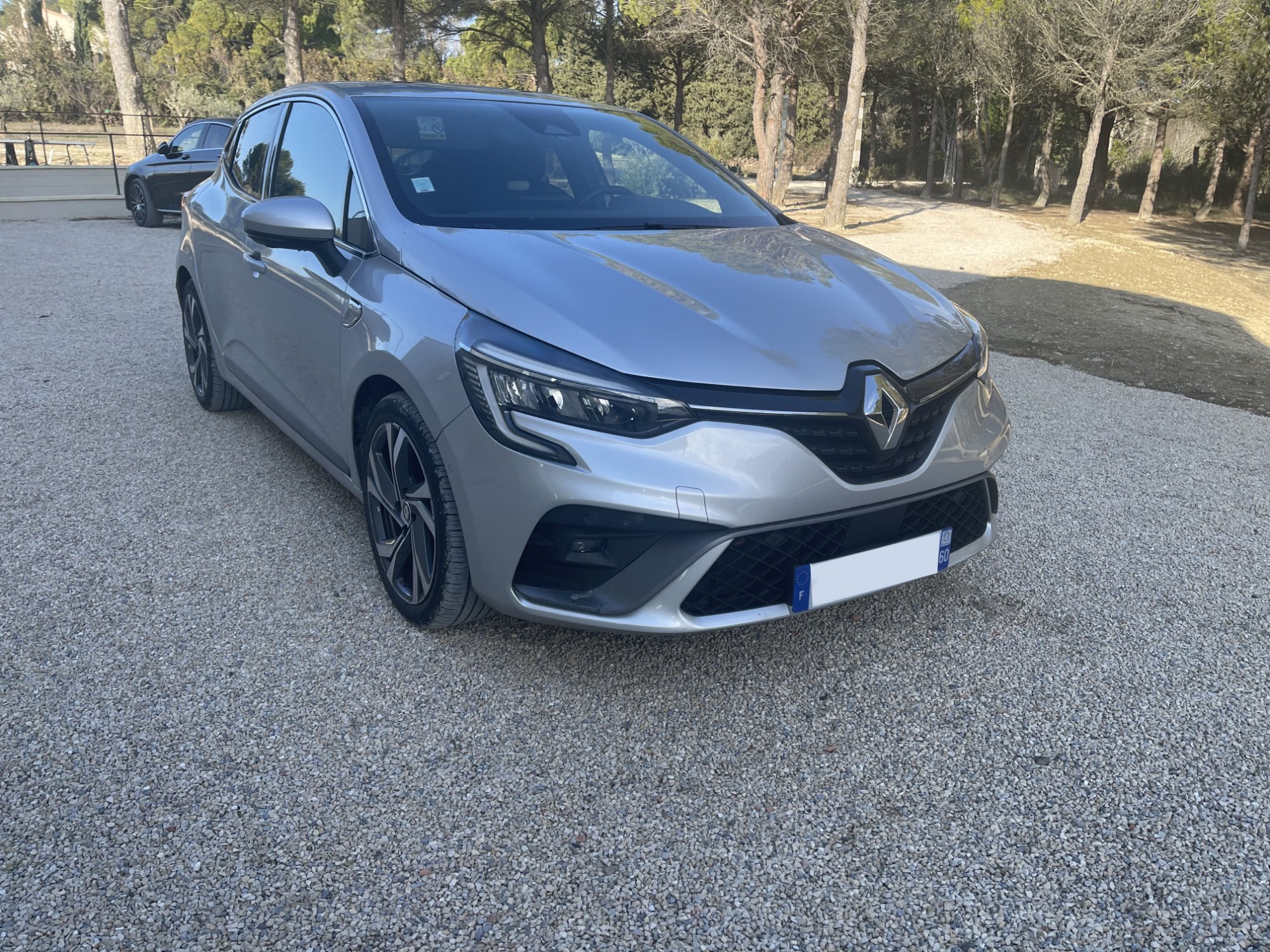 Renault takes Clio upscale in bid to keep top spot