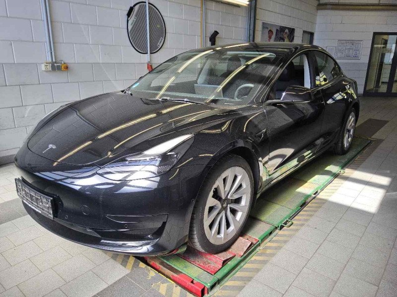 Tesla Model 3 - Electric - Automatic - 379 hp - 71.562 km