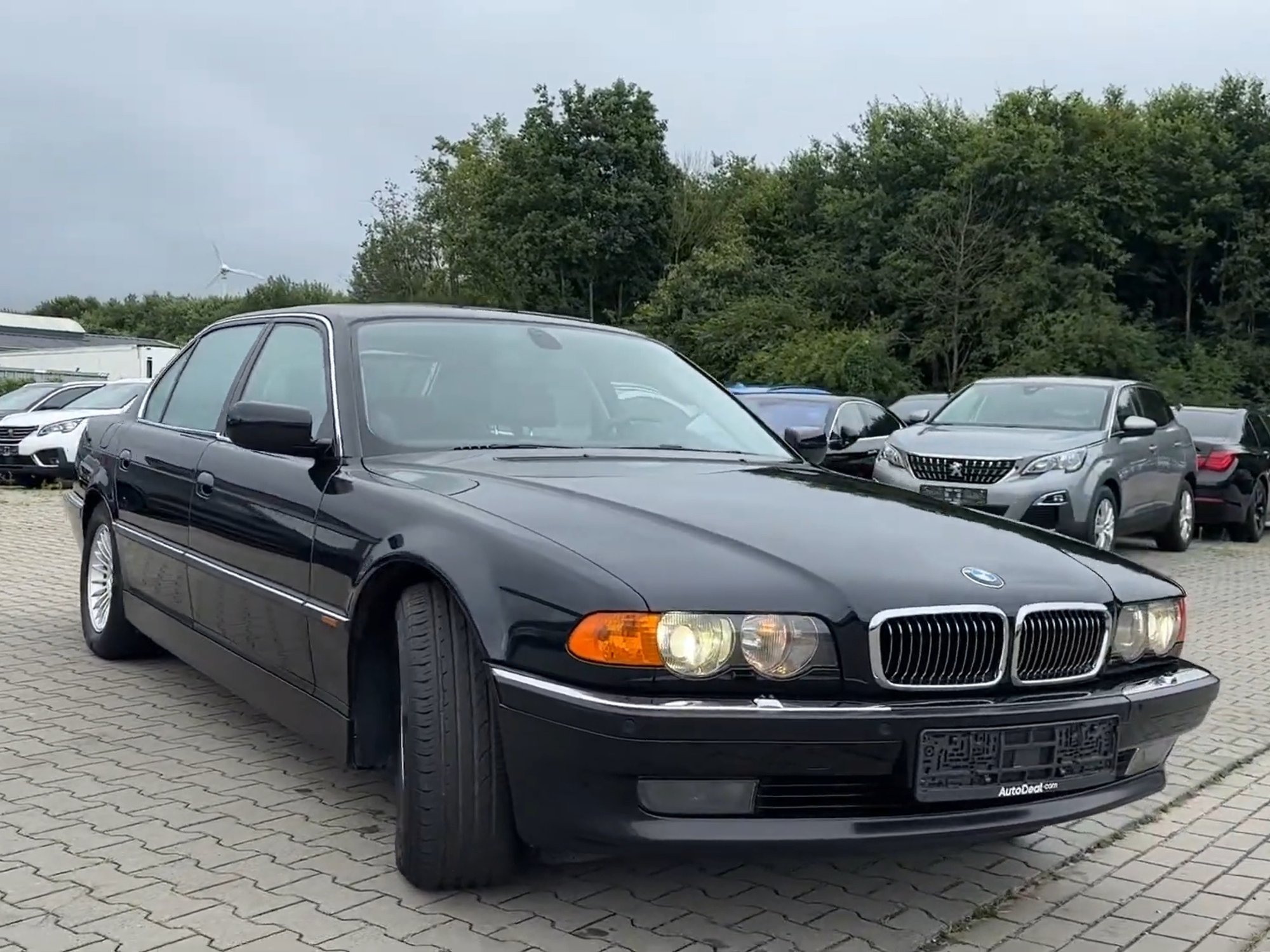 BMW 7 Series Long 750i Exclusive - Petrol - Automatic - 326 hp - 166.038 km