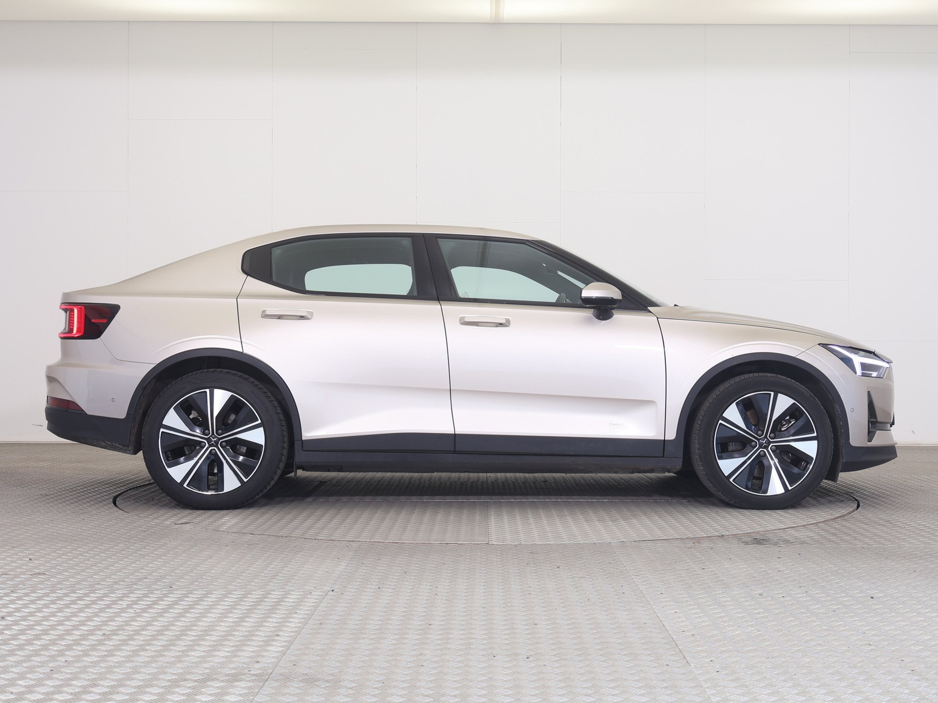 Polestar 2 Long Range 79 kWh - Electric - Automatic - 31 hp - 6.696 km