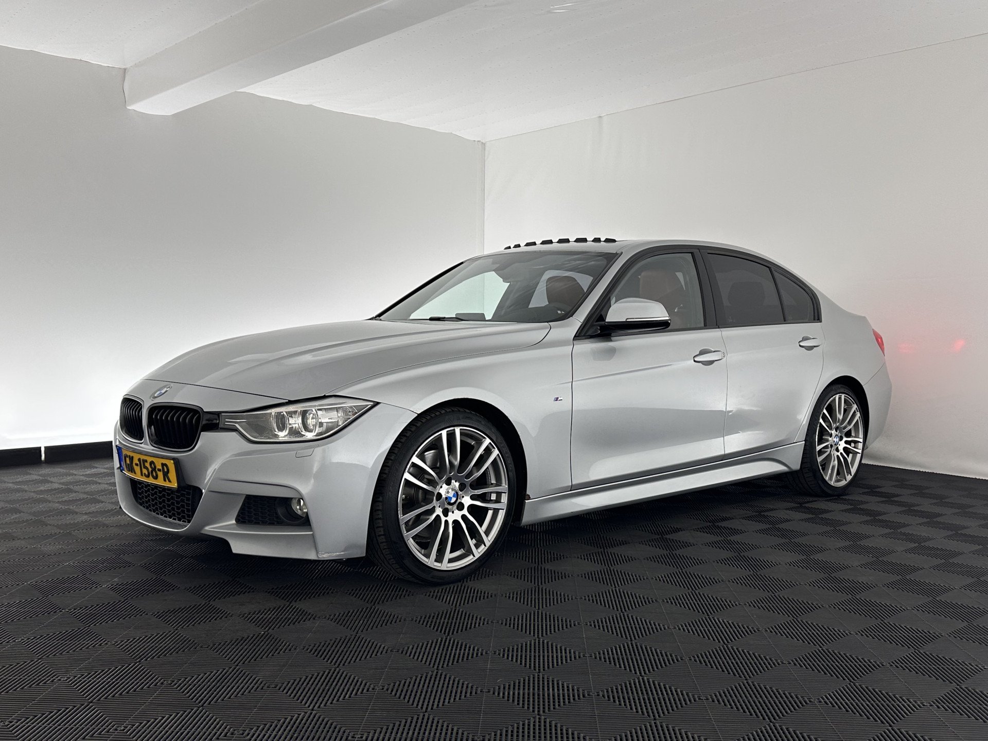 BMW 3 Series 328i High Executive - Petrol - Automatic - 245 hp - 301.966 km
