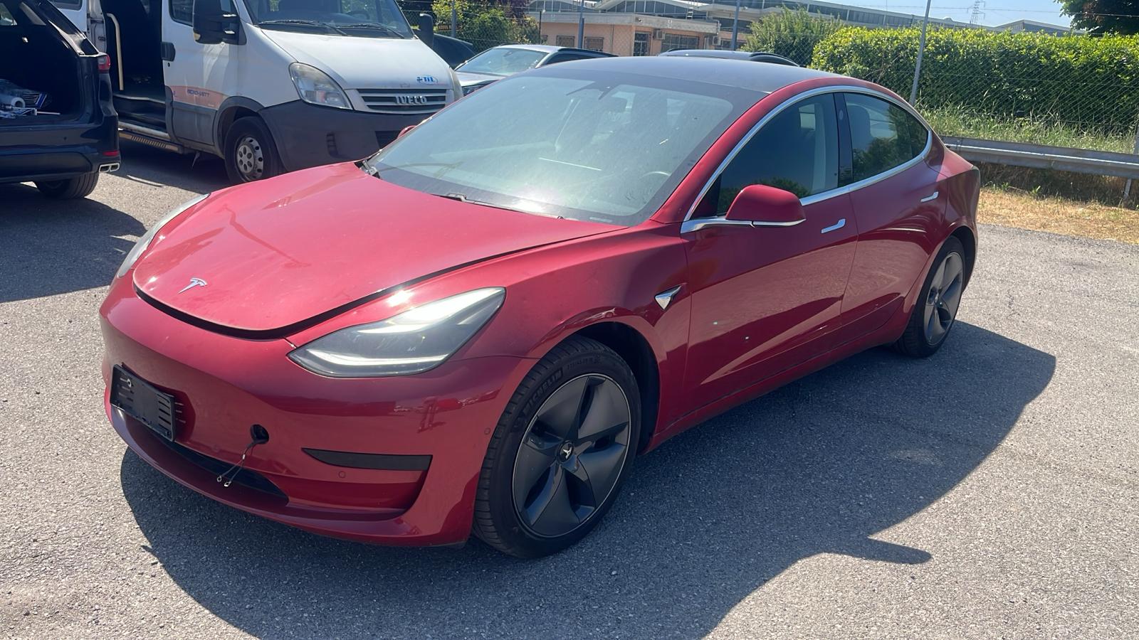 Tesla Model 3 Standard Range Plus - Electric - Automatic - 120 hp - 158.909 km