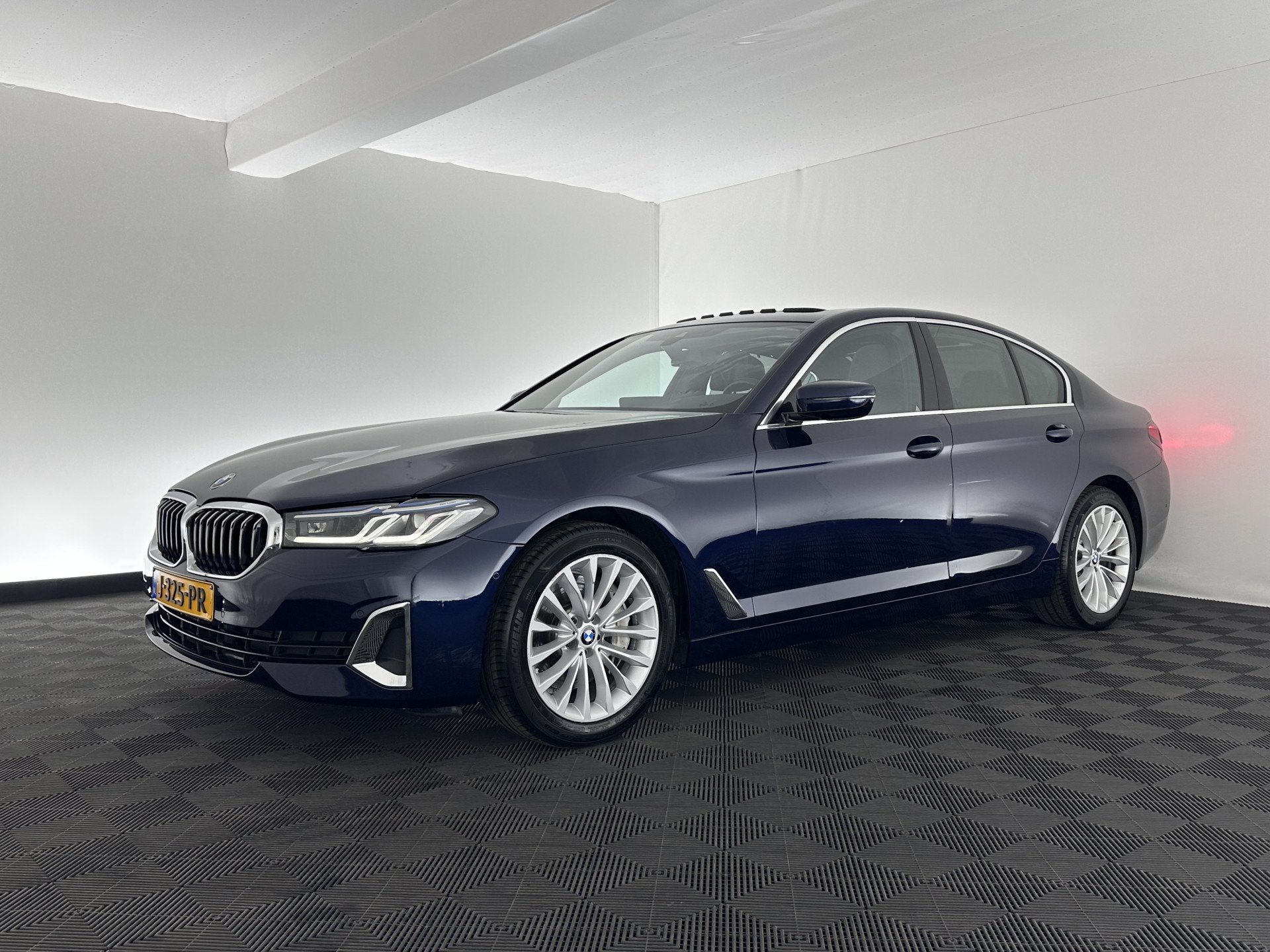 BMW 5 Series 540i High Executive - Petrol - Automatic - 333 hp - 171.930 km