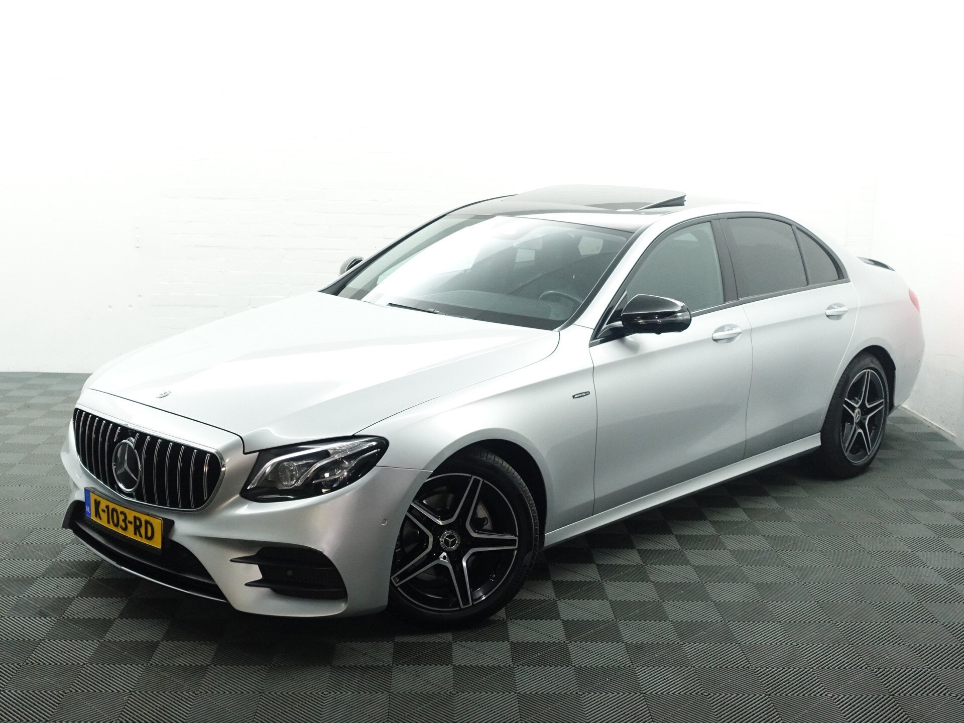 Mercedes-Benz E 200d Businss Solution AMG - Disl - Automatic - 190 hp - 79.680 km