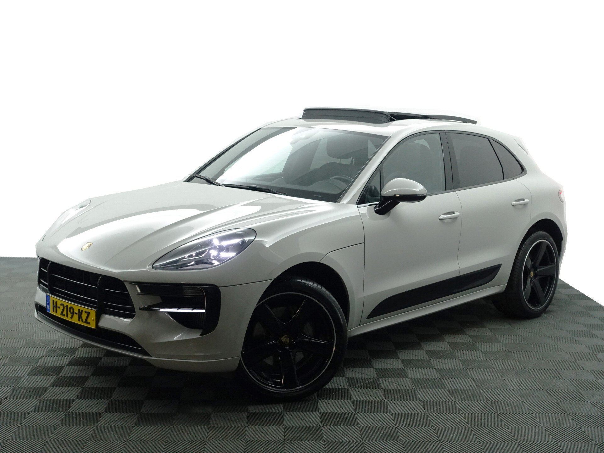 2020 Porsche Macan   