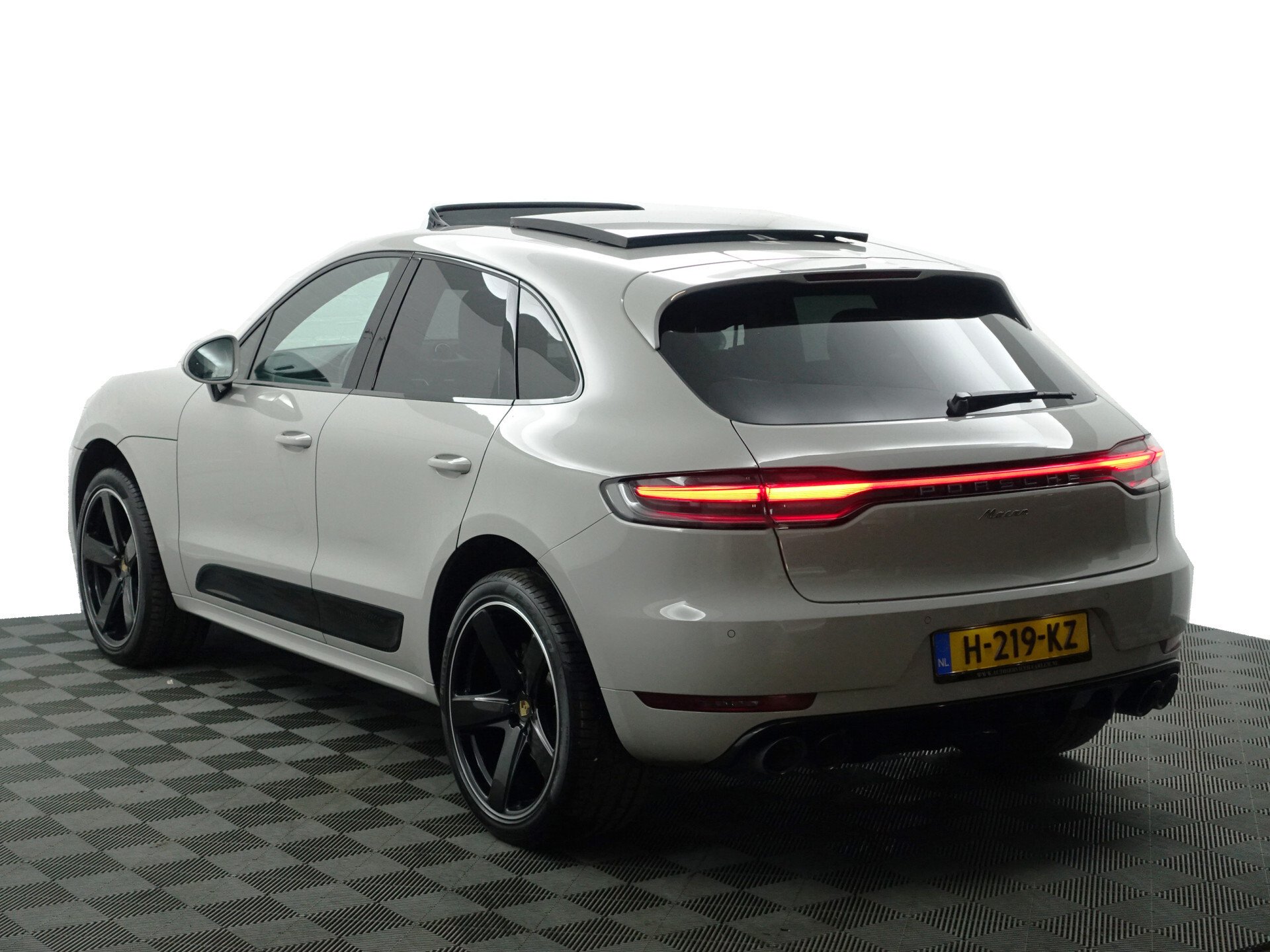 2020 Porsche Macan   