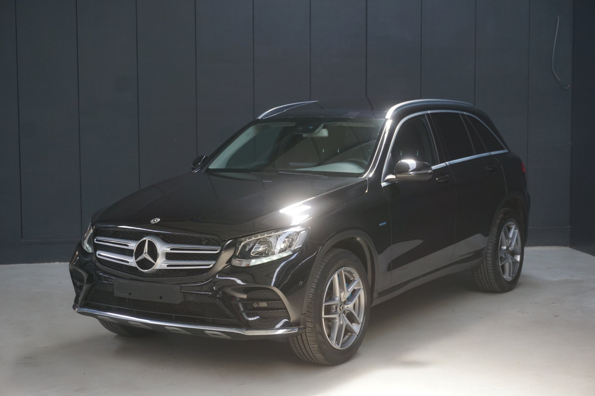 Mercedes-Benz GLC 350e AMG Line - 4-Matic - Hybrid - Automatic - 211 hp - 104.510 km