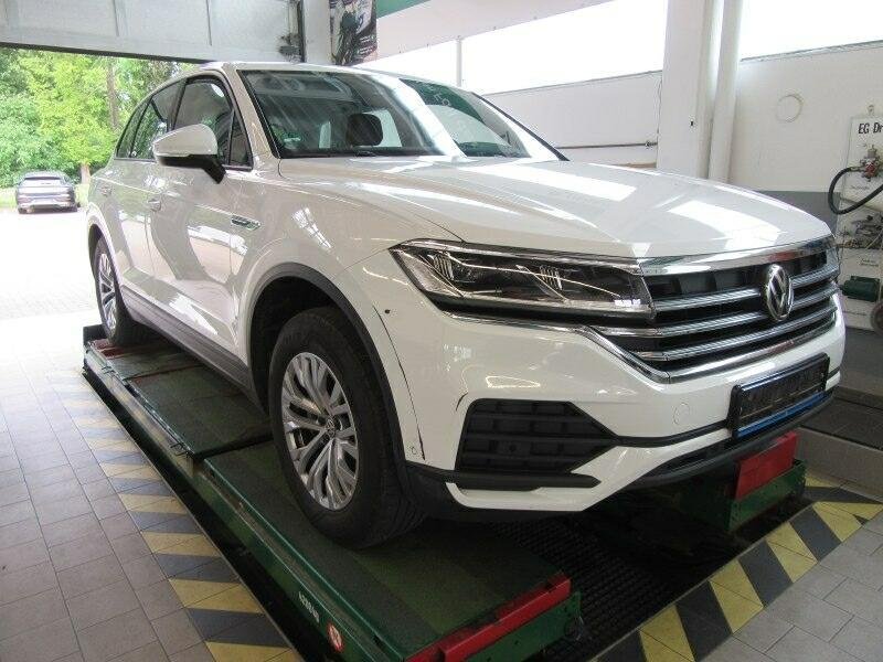 2018 Volkswagen Touareg   AWD