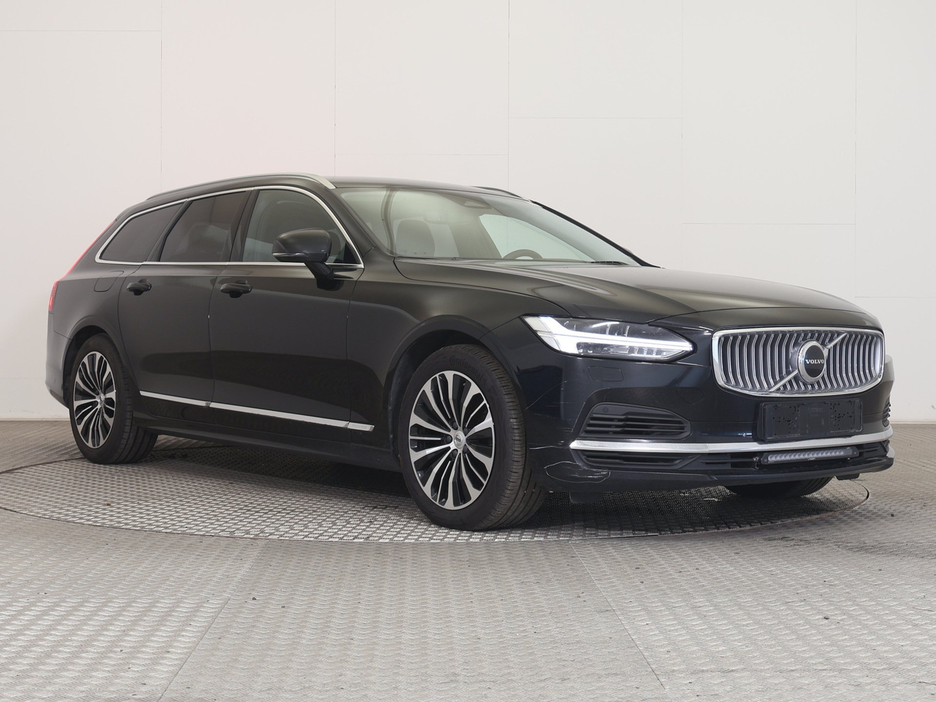 Volvo V90 T6 - Hybrid - Automatic - 253 hp - 122.681 km