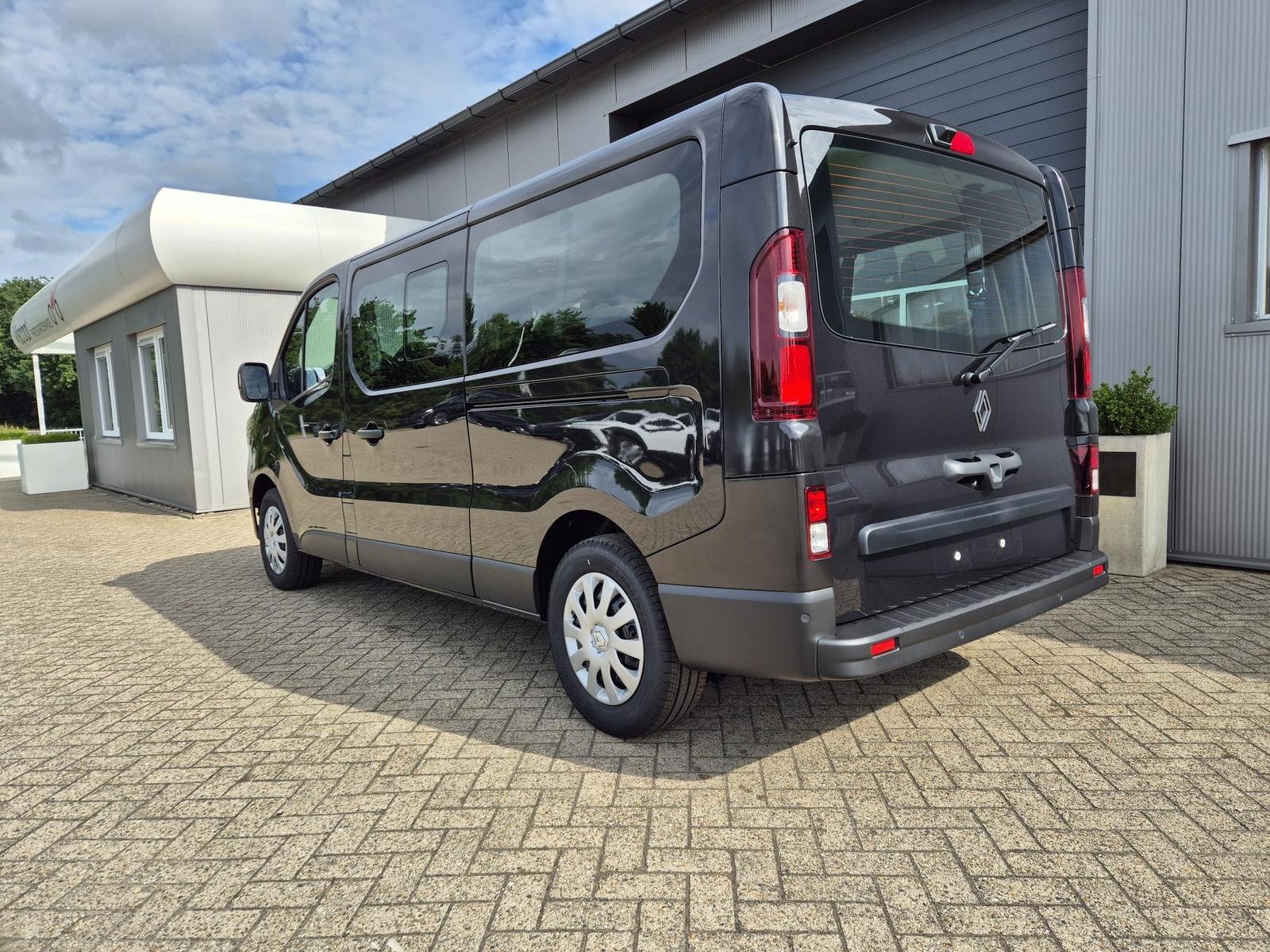 Renault Trafic 2.0 Evolution - Diesel - Manual - 150 hp - 49 km Evolution