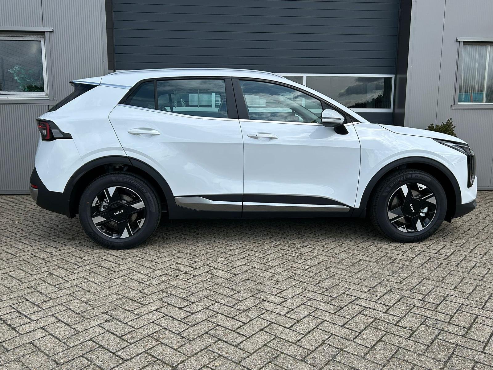 2025 Kia Sportage   AWD