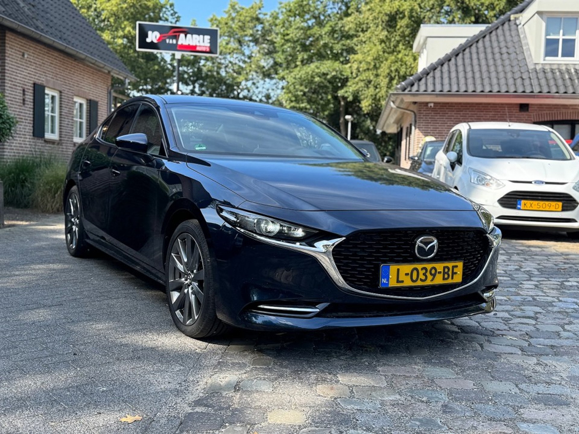 Mazda 3 2.0 Luxury - Petrol - Automatic - 186 hp - 99.409 km