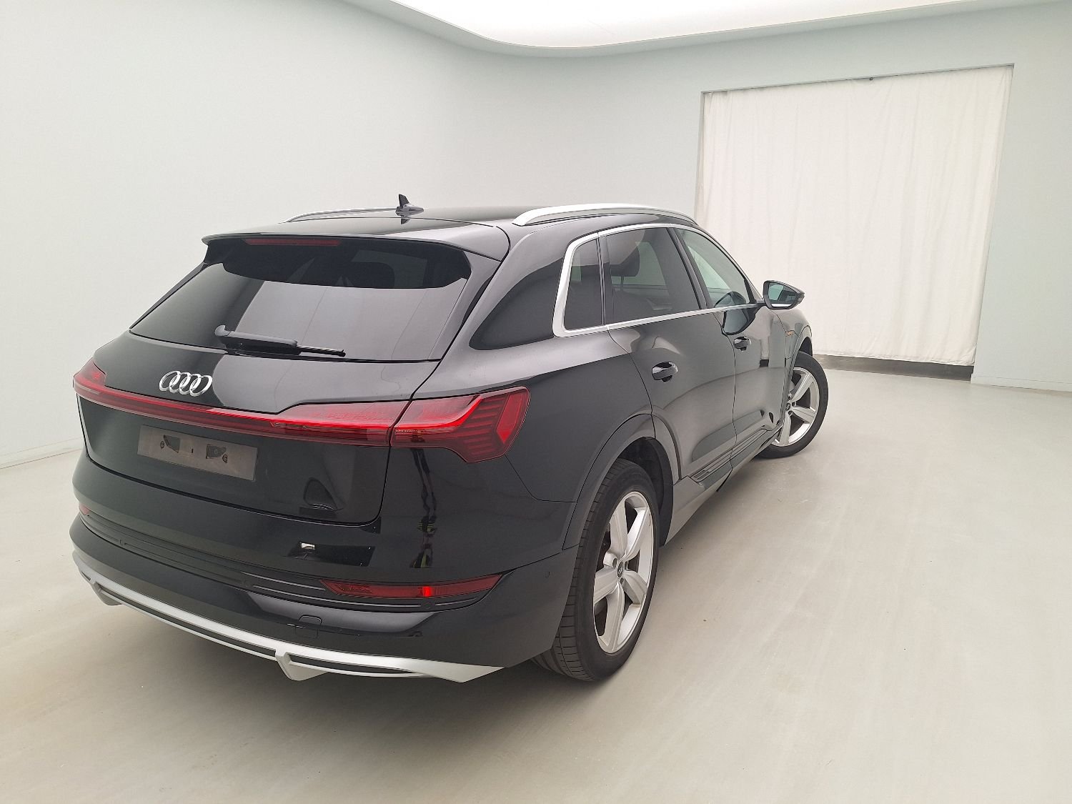 Audi E-tron 55 S Line - Quattro - Electric - Automatic - 408 hp - 147.907 km
