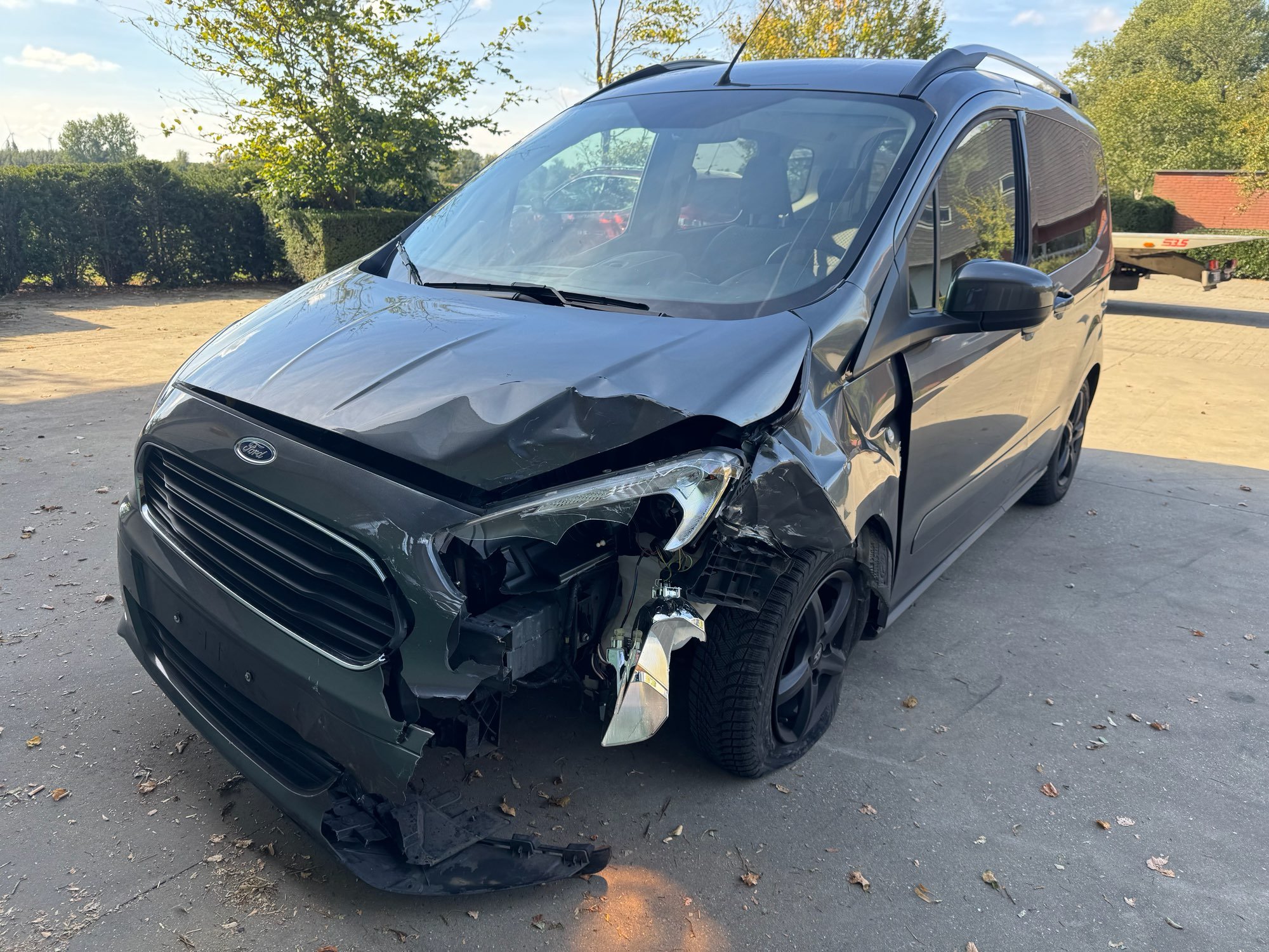 Ford Courier Tourneo  1.0 EcoBoost Titanium - Petrol - Manual - 100 hp - 42.208 km