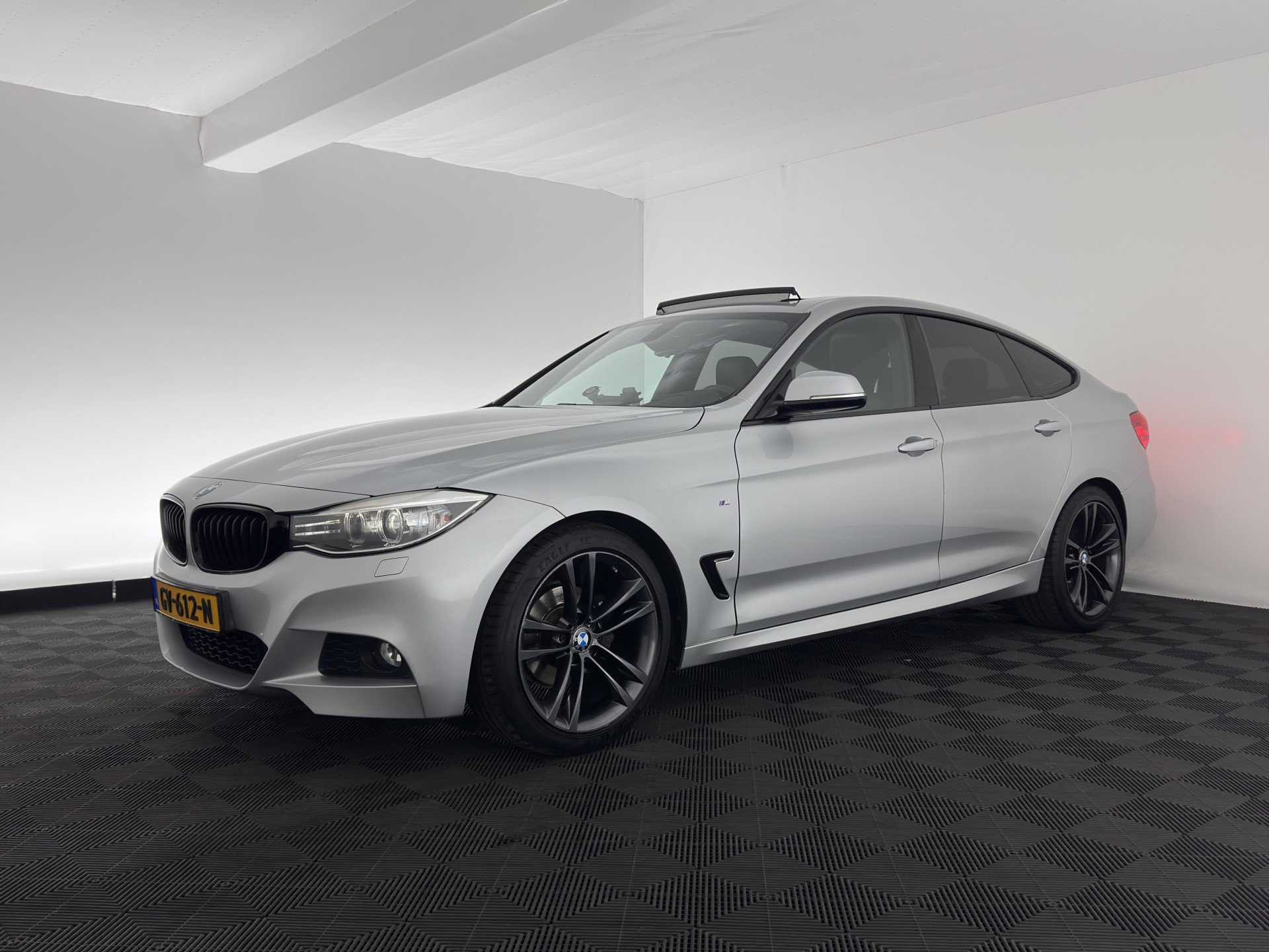 BMW 3 Series GT 320i High Executive - Petrol - Automatic - 184 hp - 202.513 km