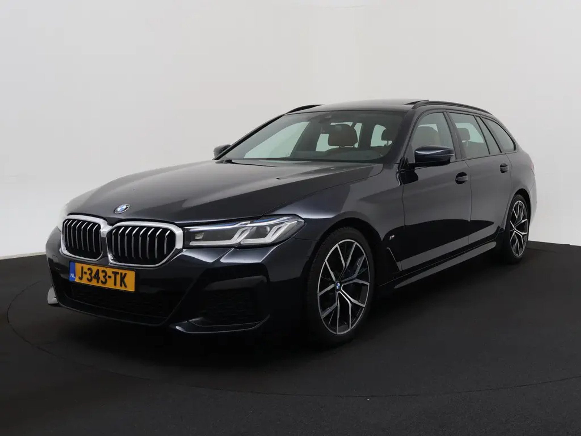 BMW 5 Series Touring 530i High Executive - Petrol - Automatic - 252 hp - 175.820 km