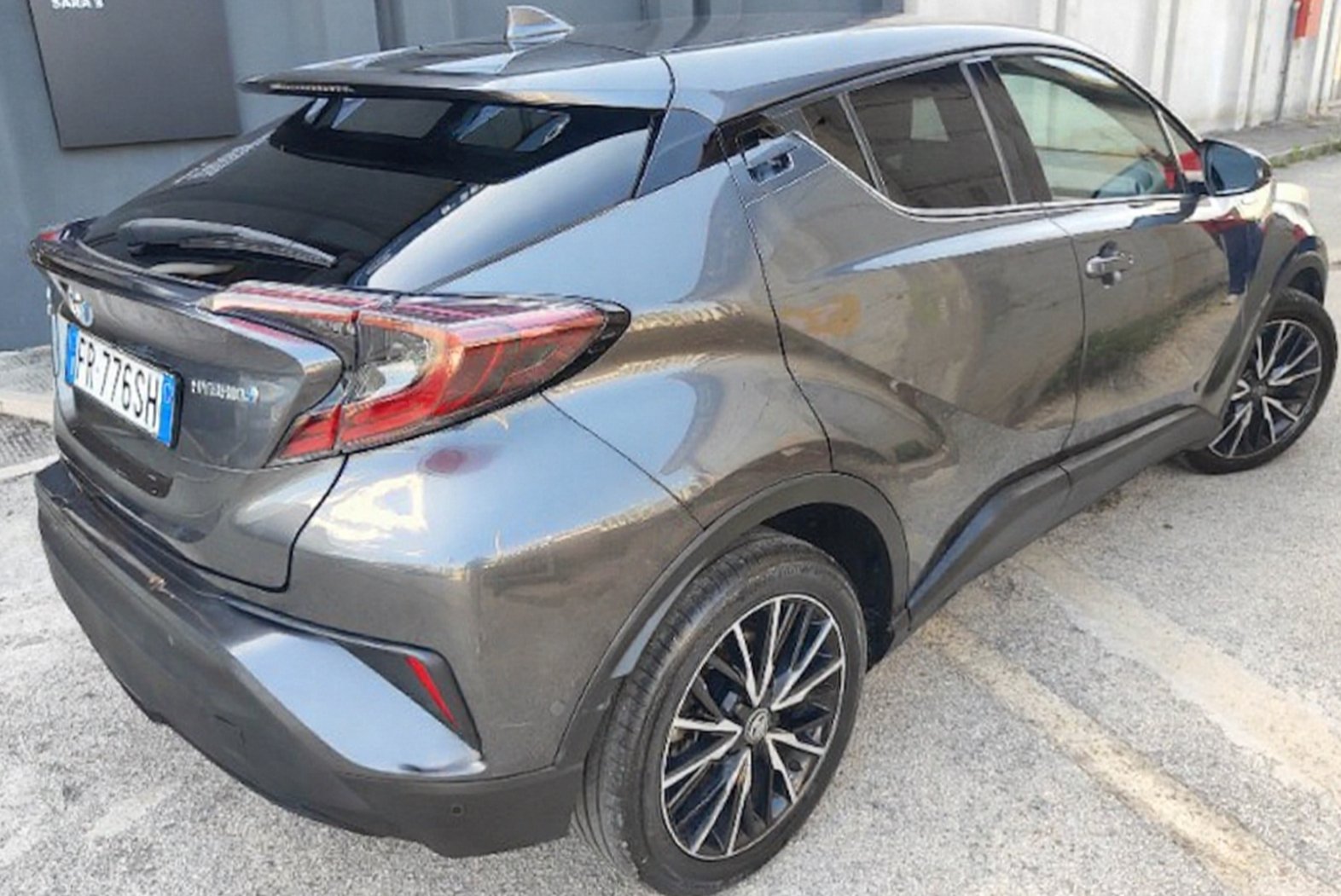 Toyota C-HR 1.8 Lounge - Hybrid - Automatic - 122 hp - 185.173 km