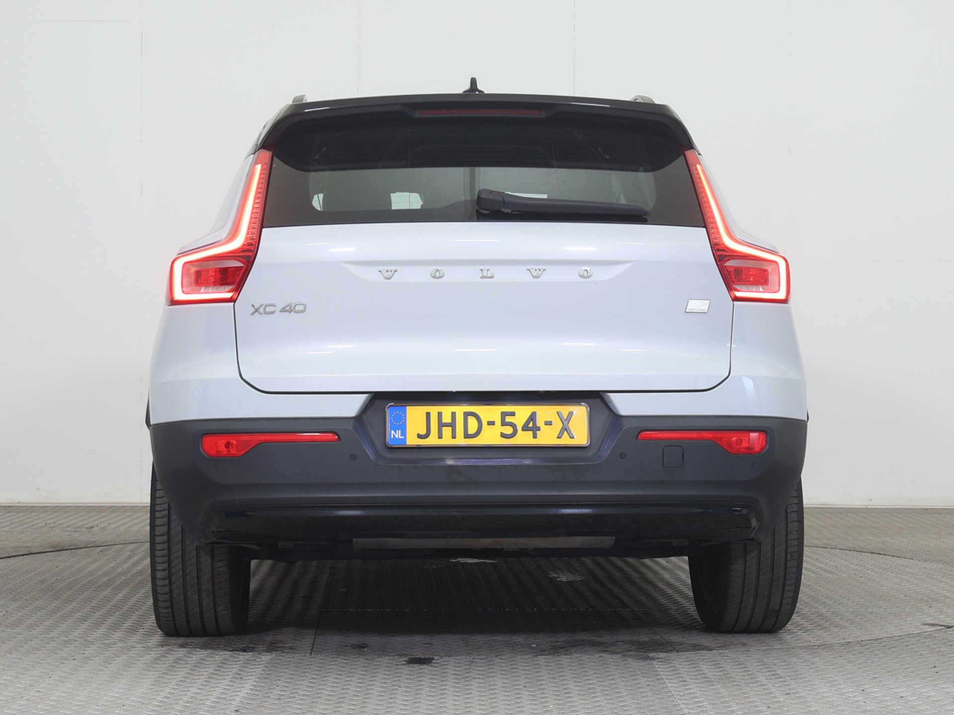 Volvo XC40 1.5 T4 R-Design - Hybrid - Automatic - 129 hp - 155.317 km