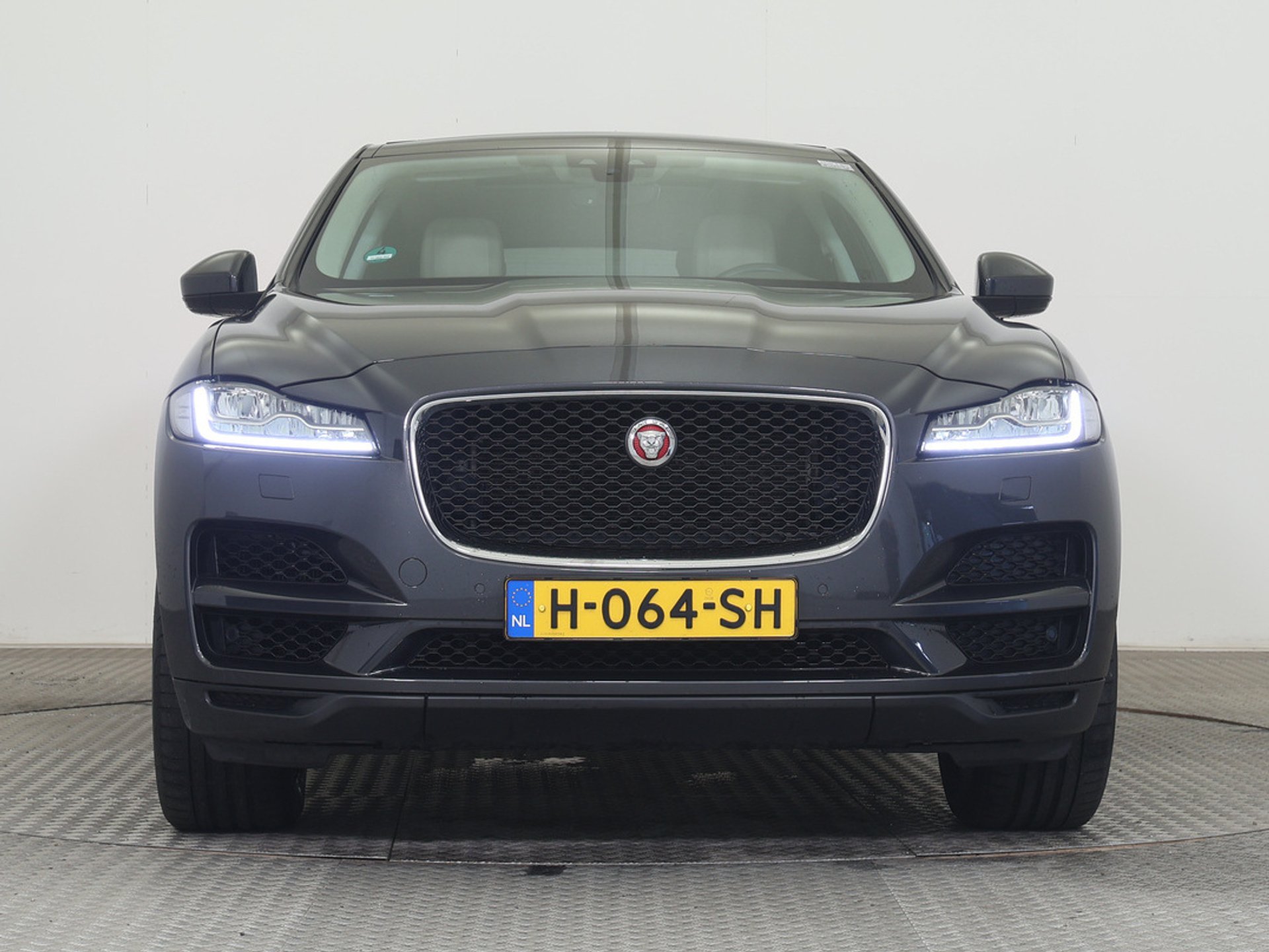 Jaguar F-Pace 2.0 Premium - AWD - Petrol - Automatic - 252 hp - 88.797 km