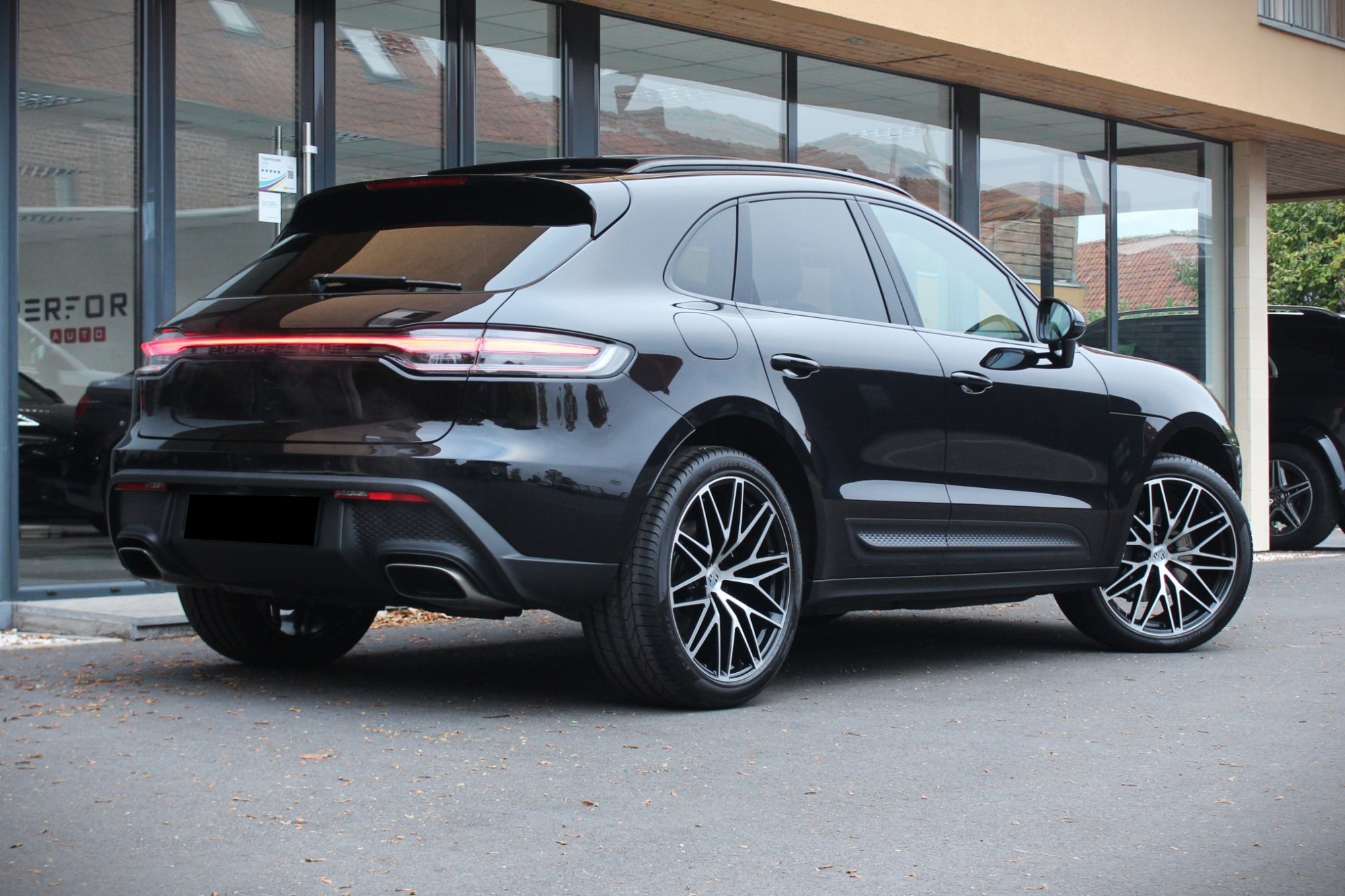 2022 Porsche Macan   