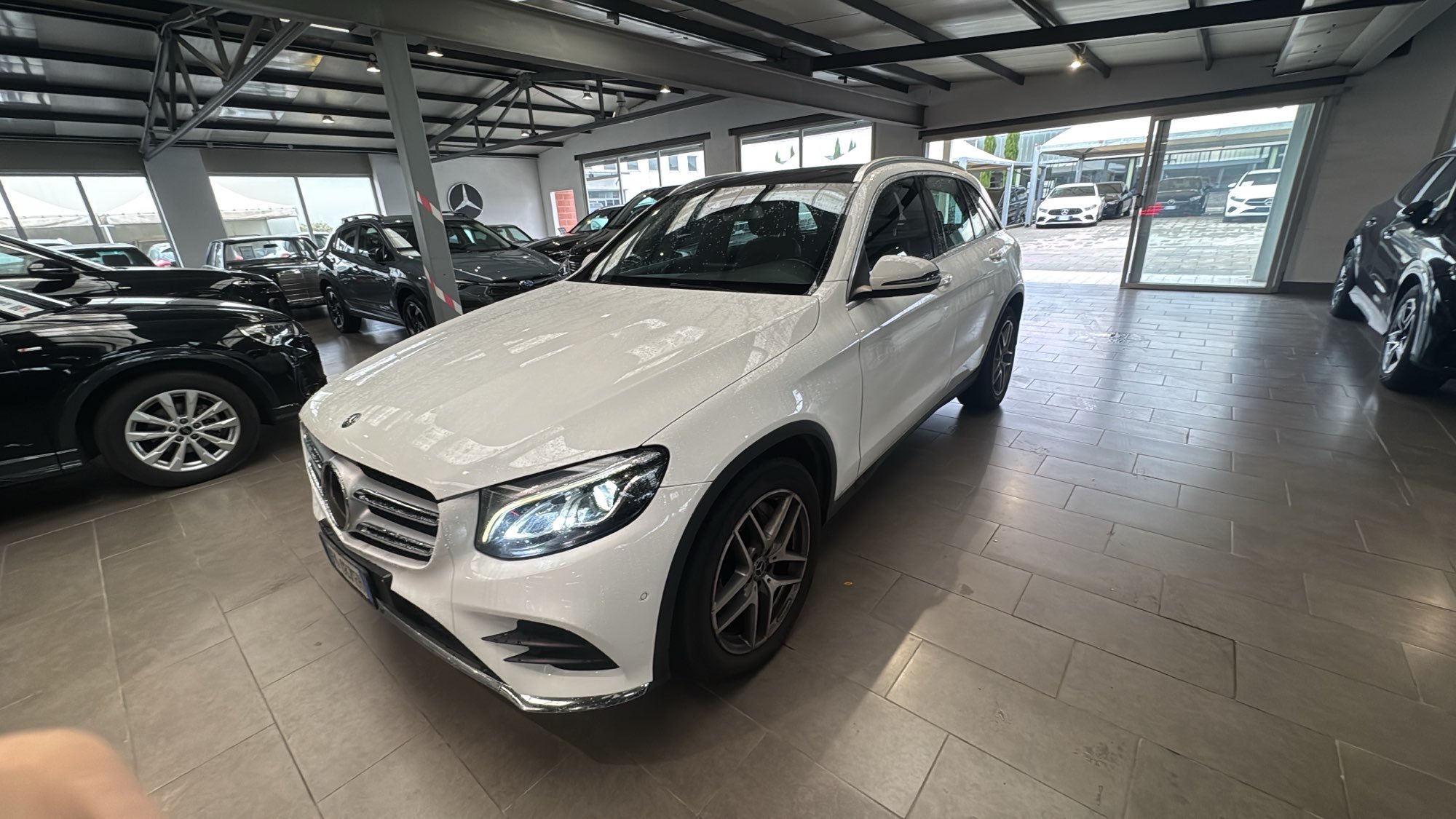 Mercedes-Benz GLC 220 Premium - Diesel - Automatic - 170 hp - 284.245 km