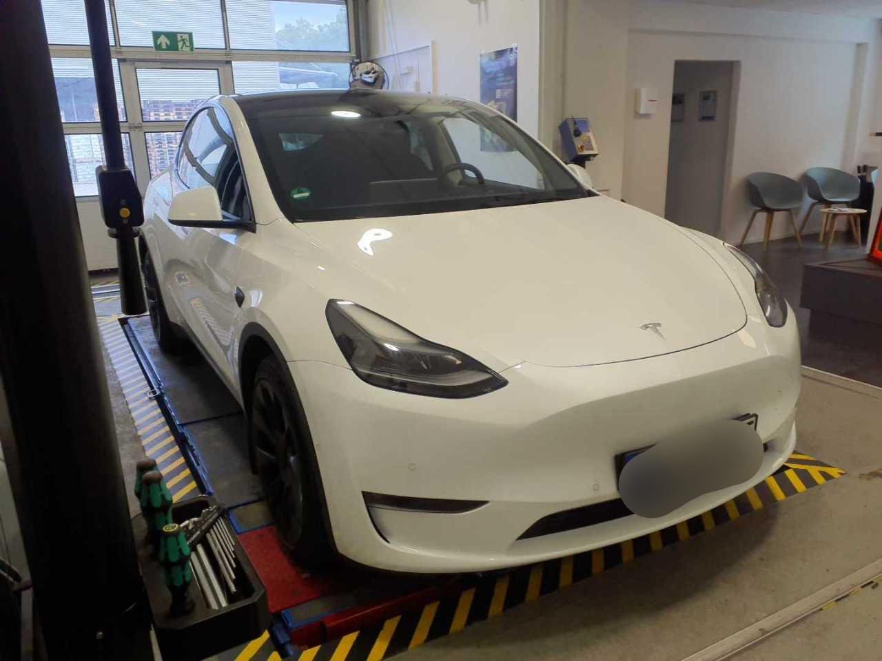 2022 Tesla Model Y  AWD