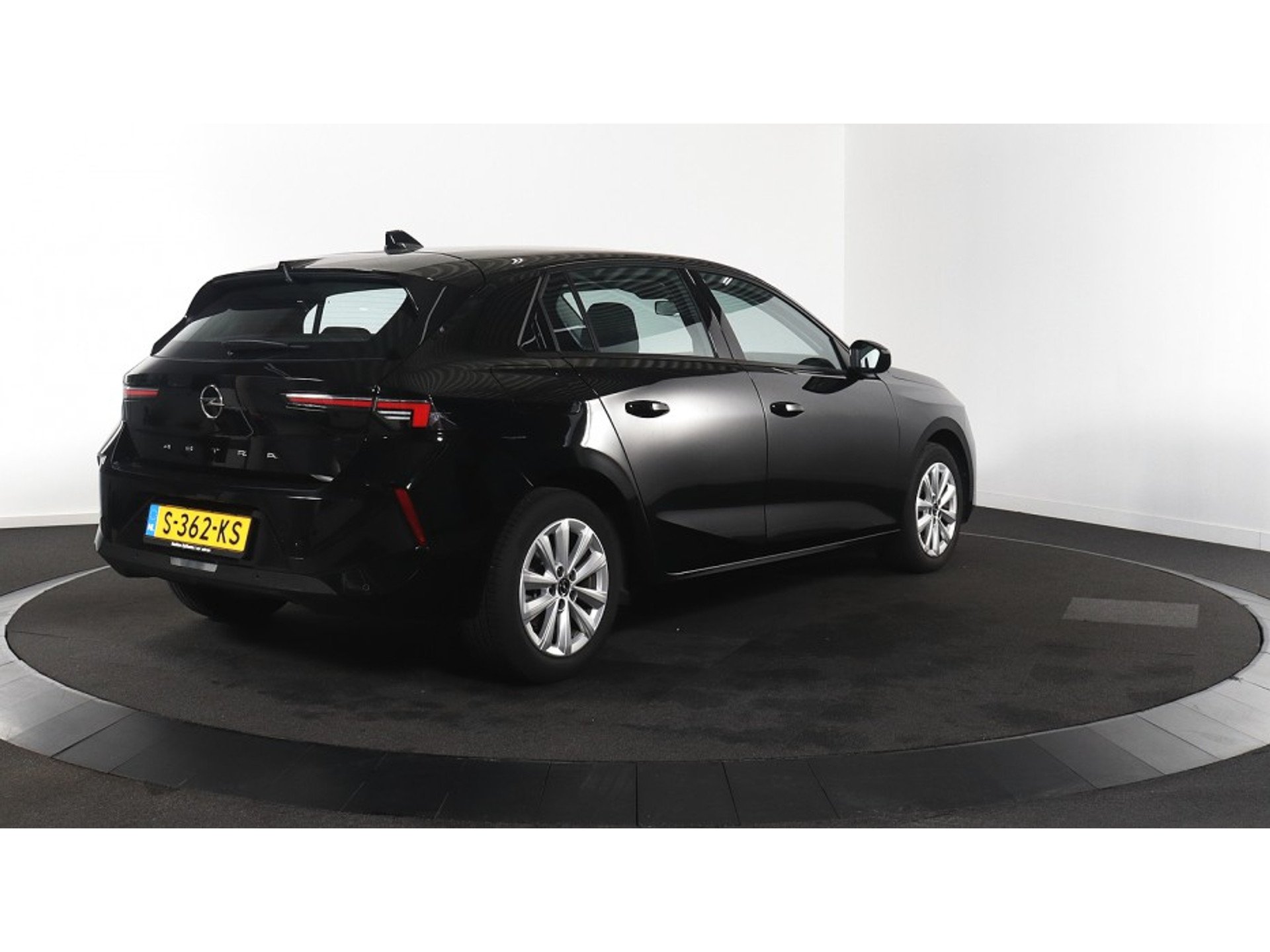 Opel Astra 1.2 - Petrol - Manual - 110 hp - 64.319 km