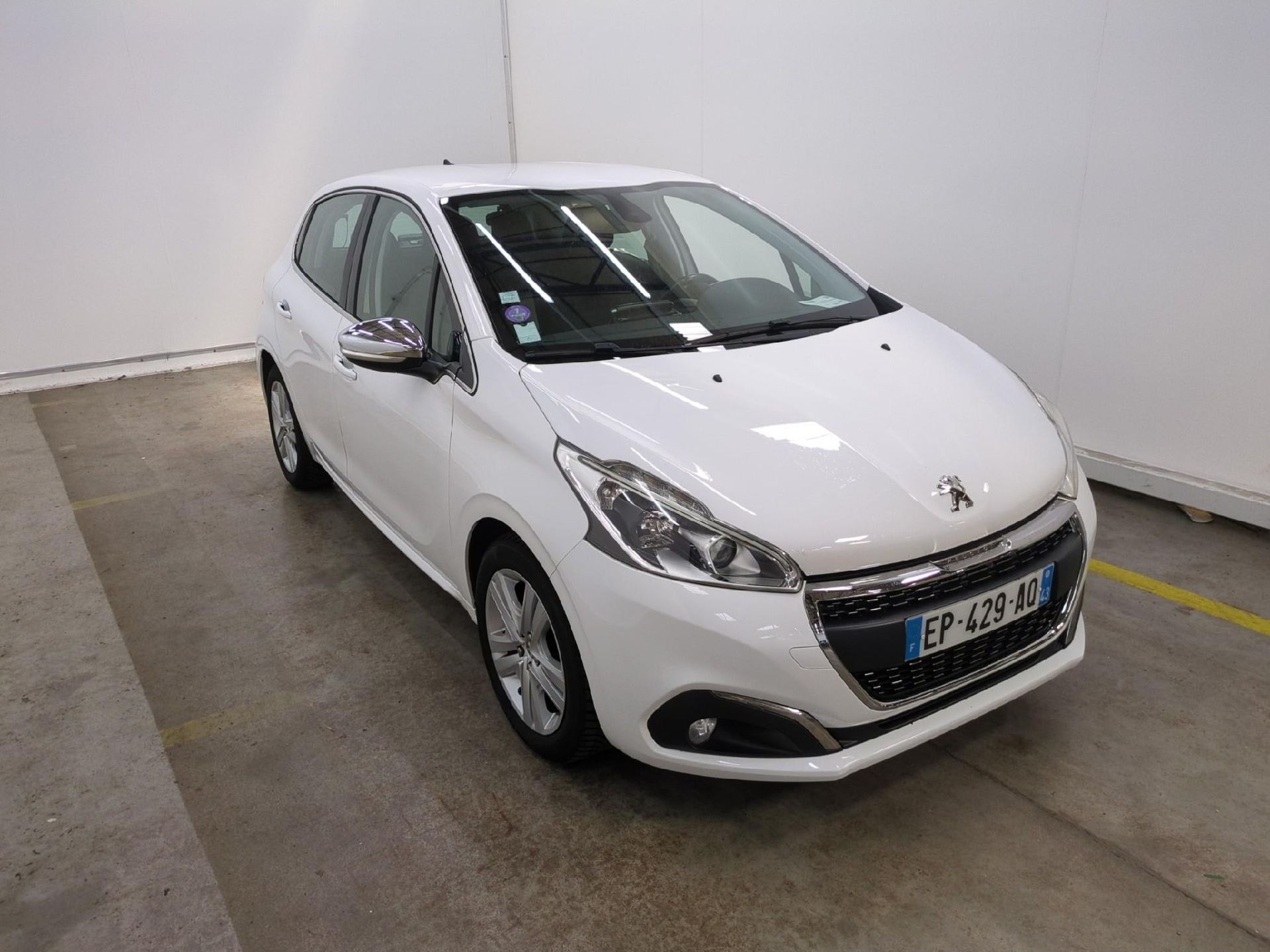 Peugeot 208 1.2i Allure Business - Petrol - Manual - 110 hp - 98.393 km Allure Business
