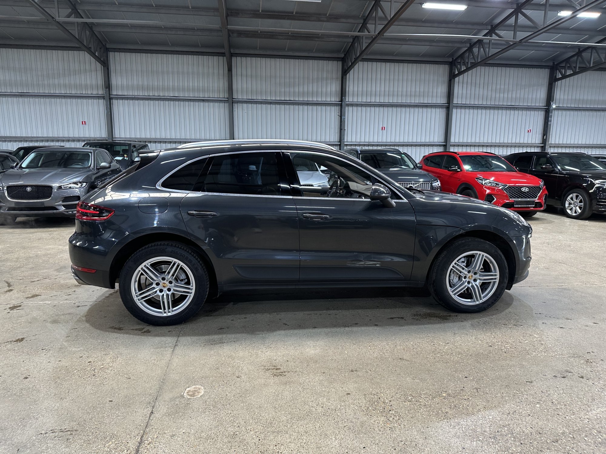 2017 Porsche Macan   