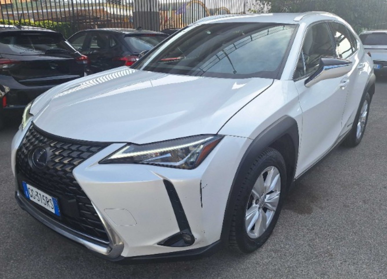 Lexus UX 250h Business - Hybrid - Automatic - 184 hp - 121.066 km