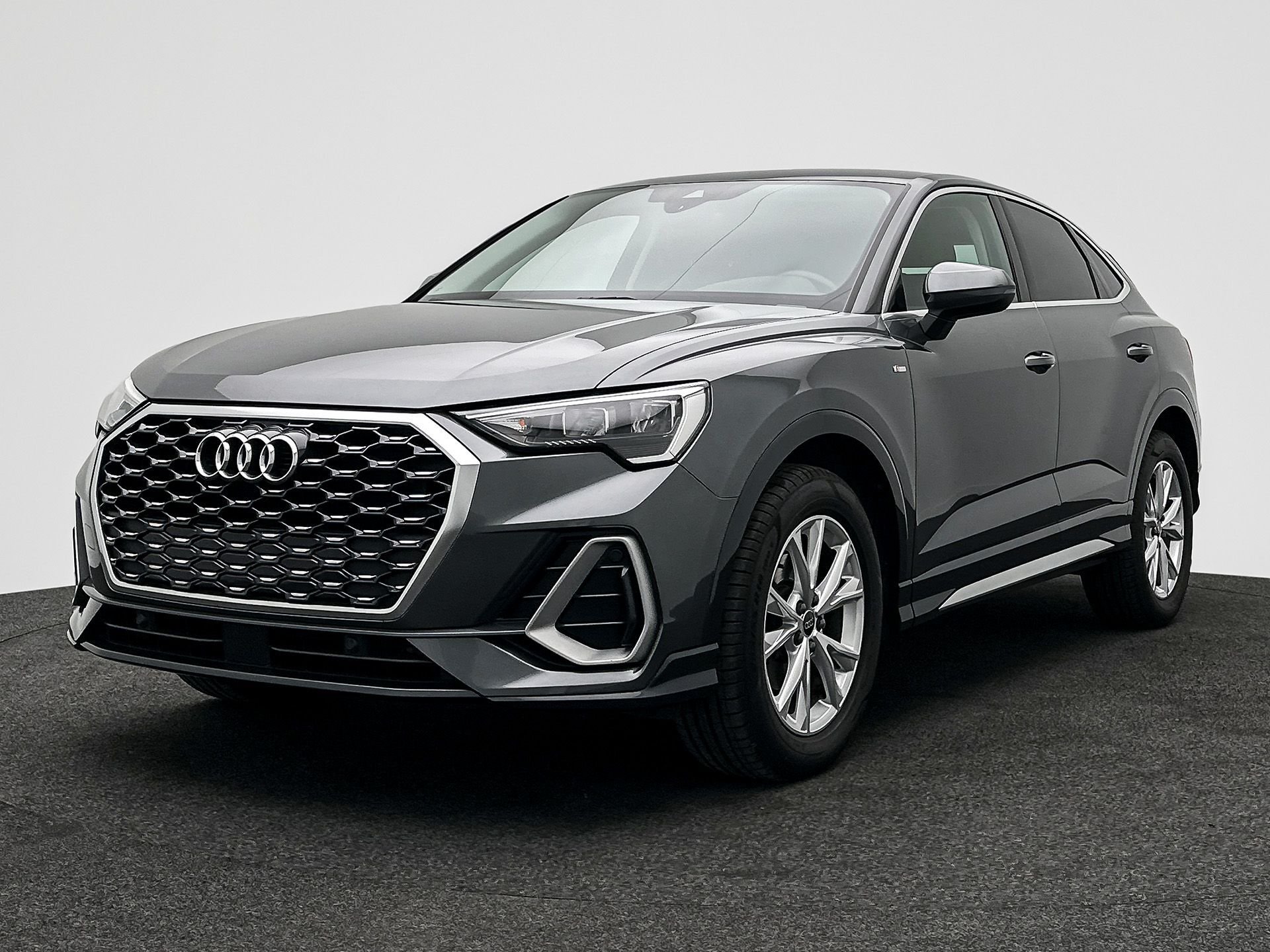 Audi Q3 35 TFSI S Line - Petrol - Automatic - 150 hp - 152.224 km