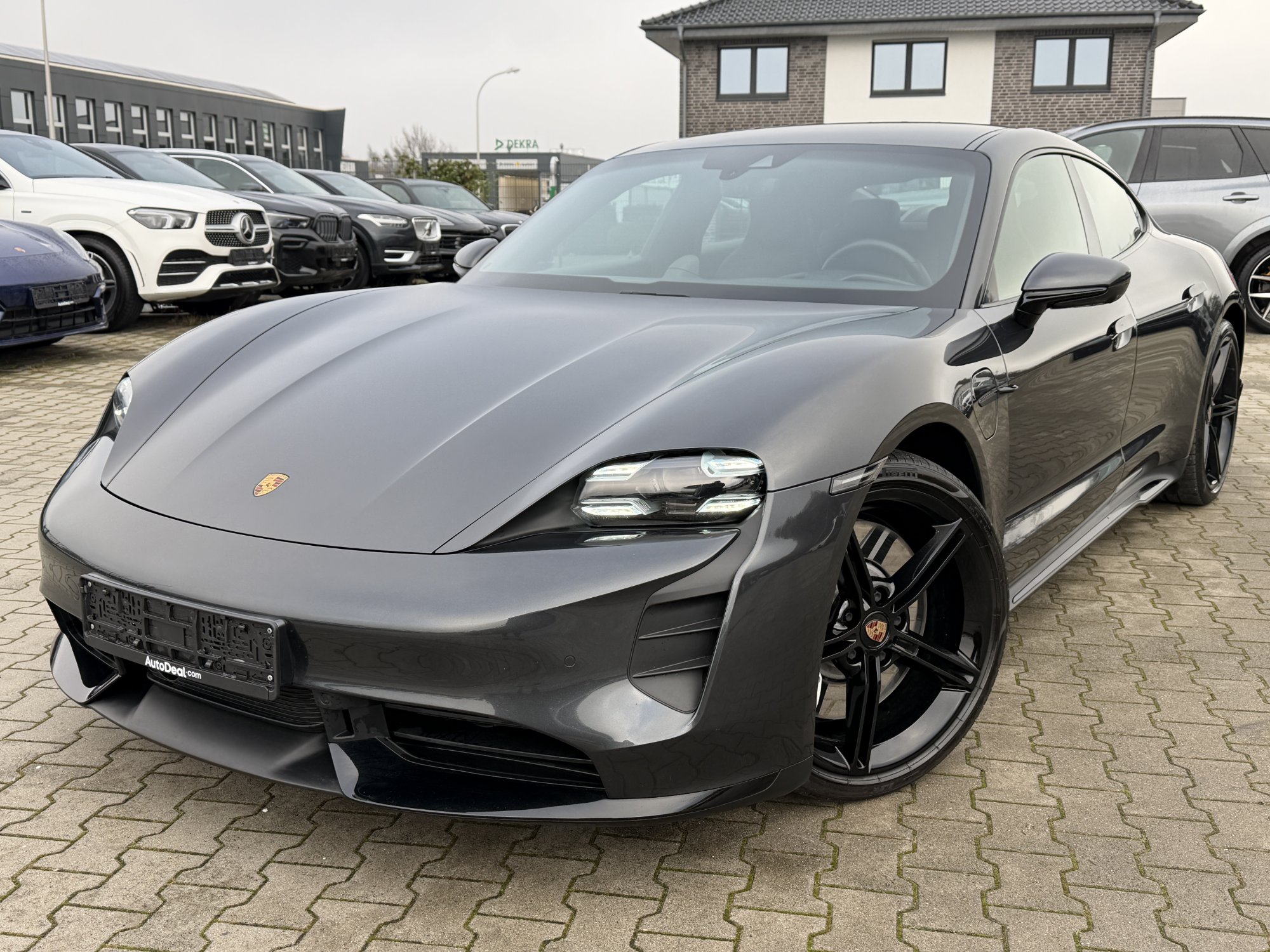 Porsche Taycan Turbo 93 kWh - AWD - Electric - Automatic - 680 hp - 132.909 km 