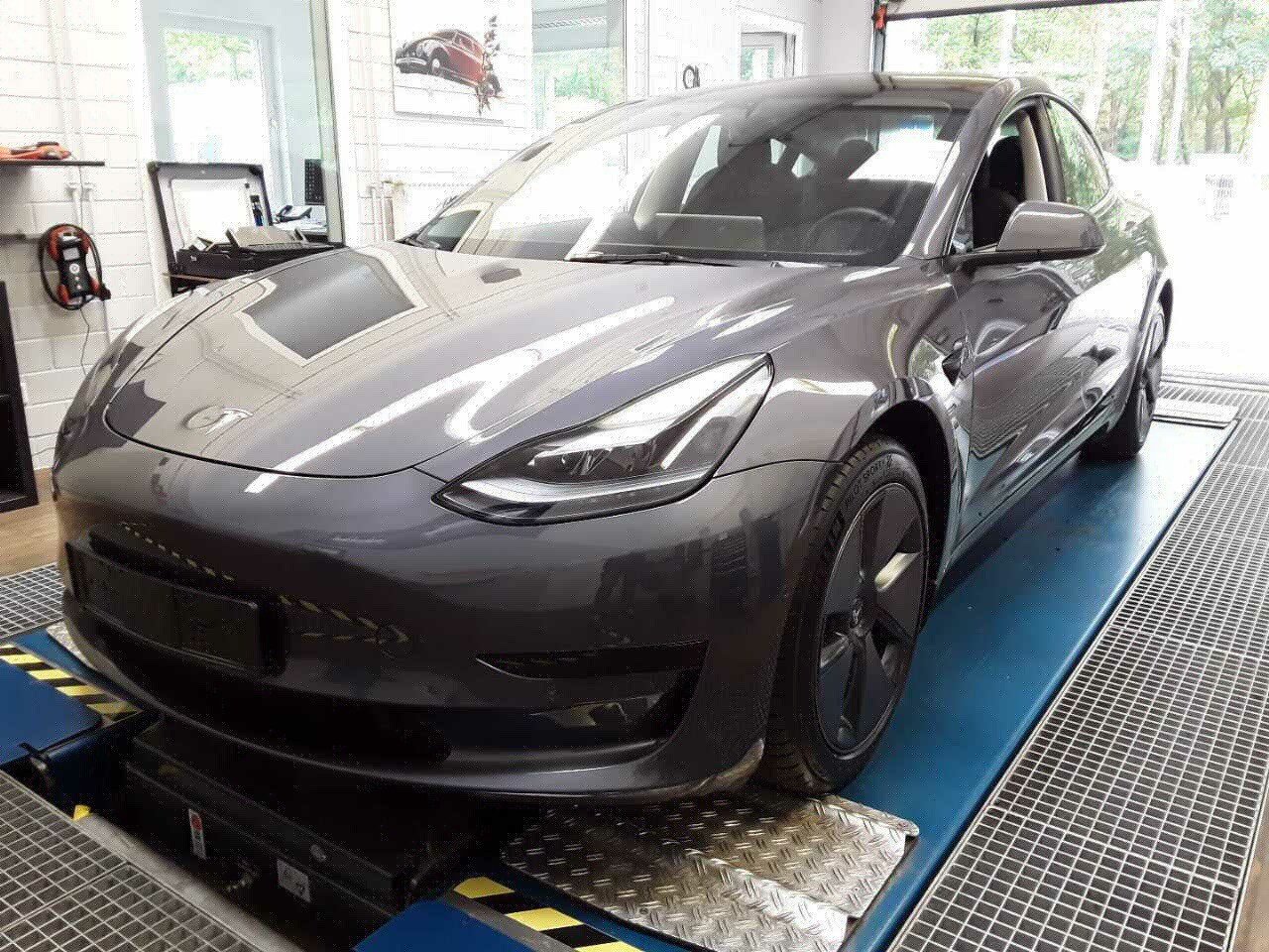 Tesla Model 3 Standard Range Plus - Electric - Automatic - 135 hp - 29.854 km