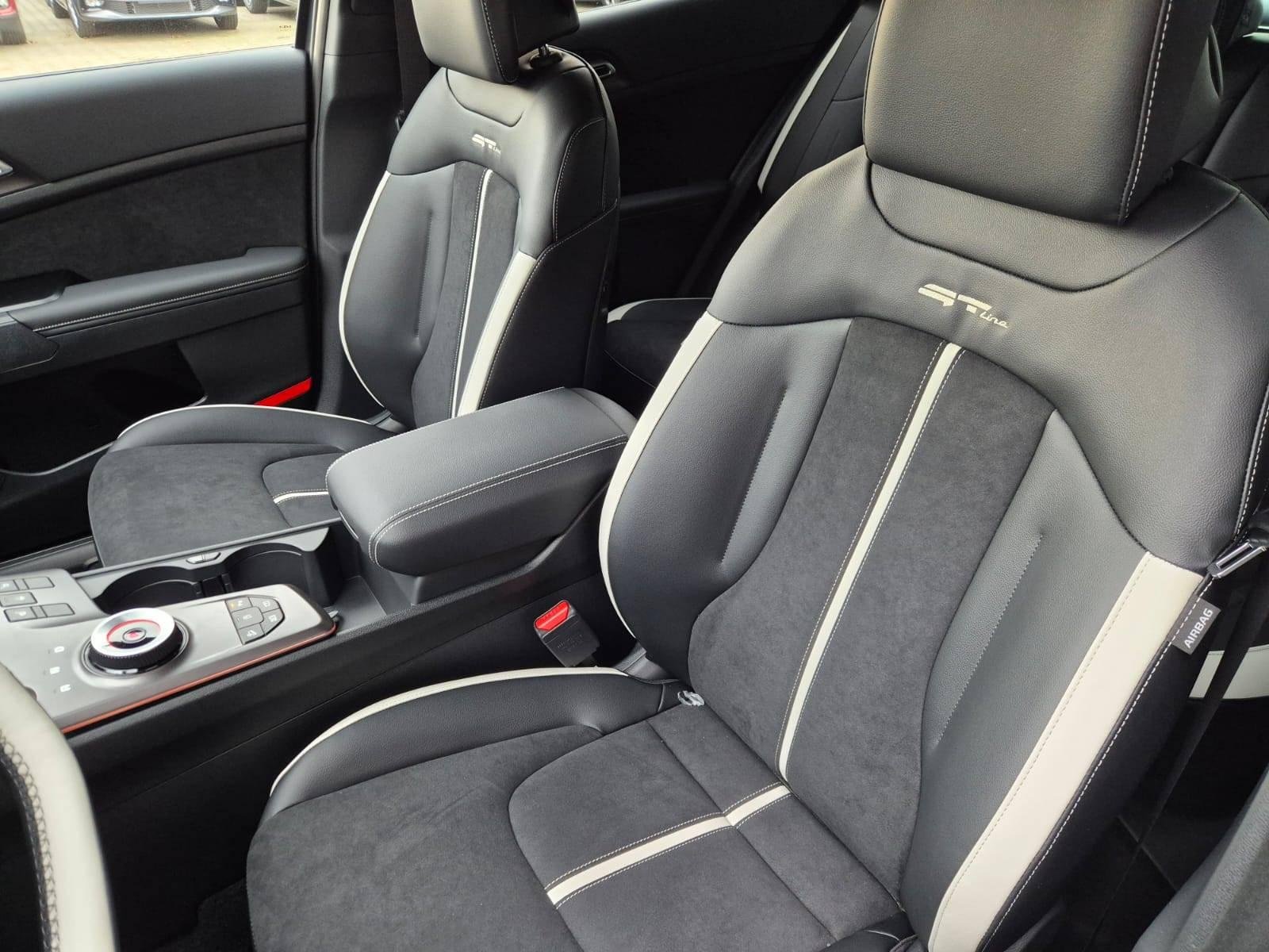 2025 Kia Sportage   AWD