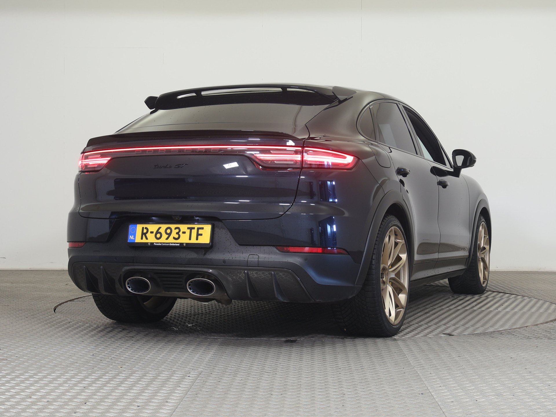 2022 Porsche Cayenne   