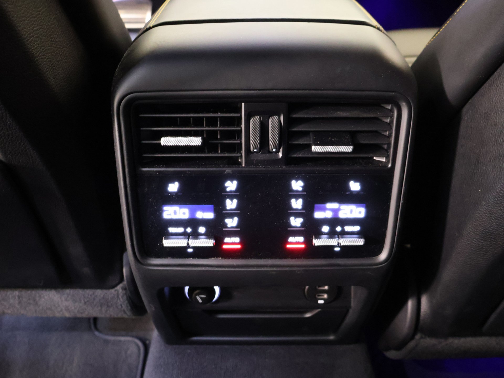 2022 Porsche Cayenne   