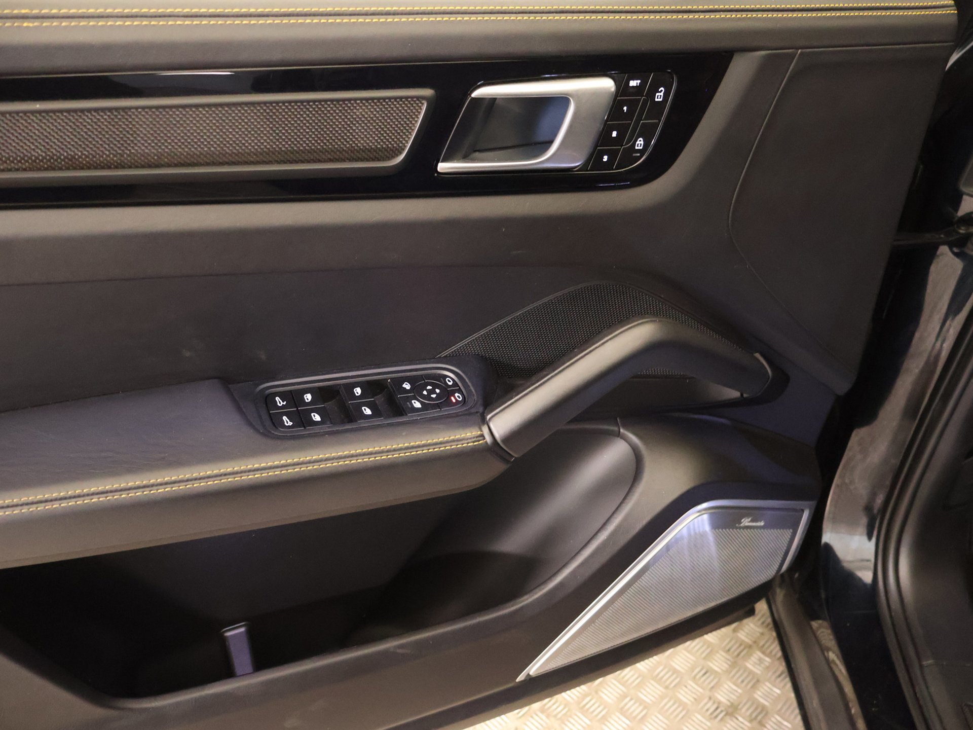 2022 Porsche Cayenne   