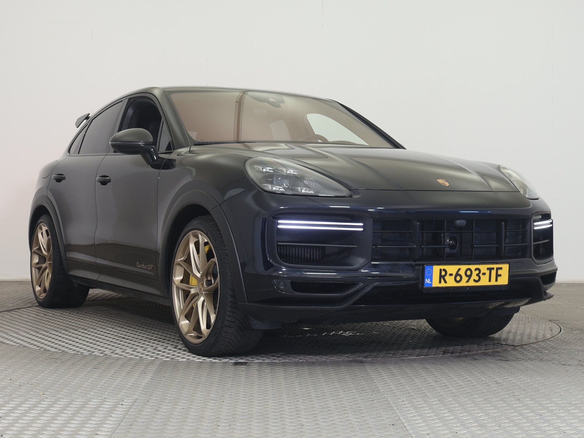2022 Porsche Cayenne   