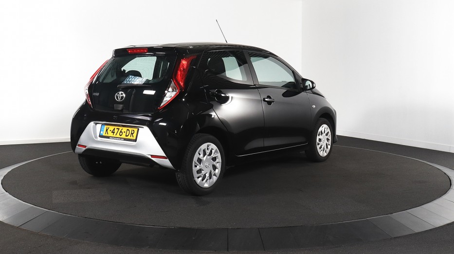 Toyota Aygo 1.0 VVT-i X-Play - Petrol - Manual - 72 hp - 114.526 km