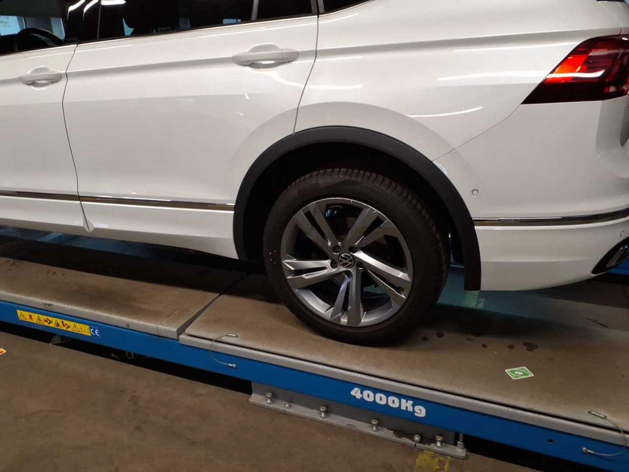 2021 Volkswagen Tiguan   AWD