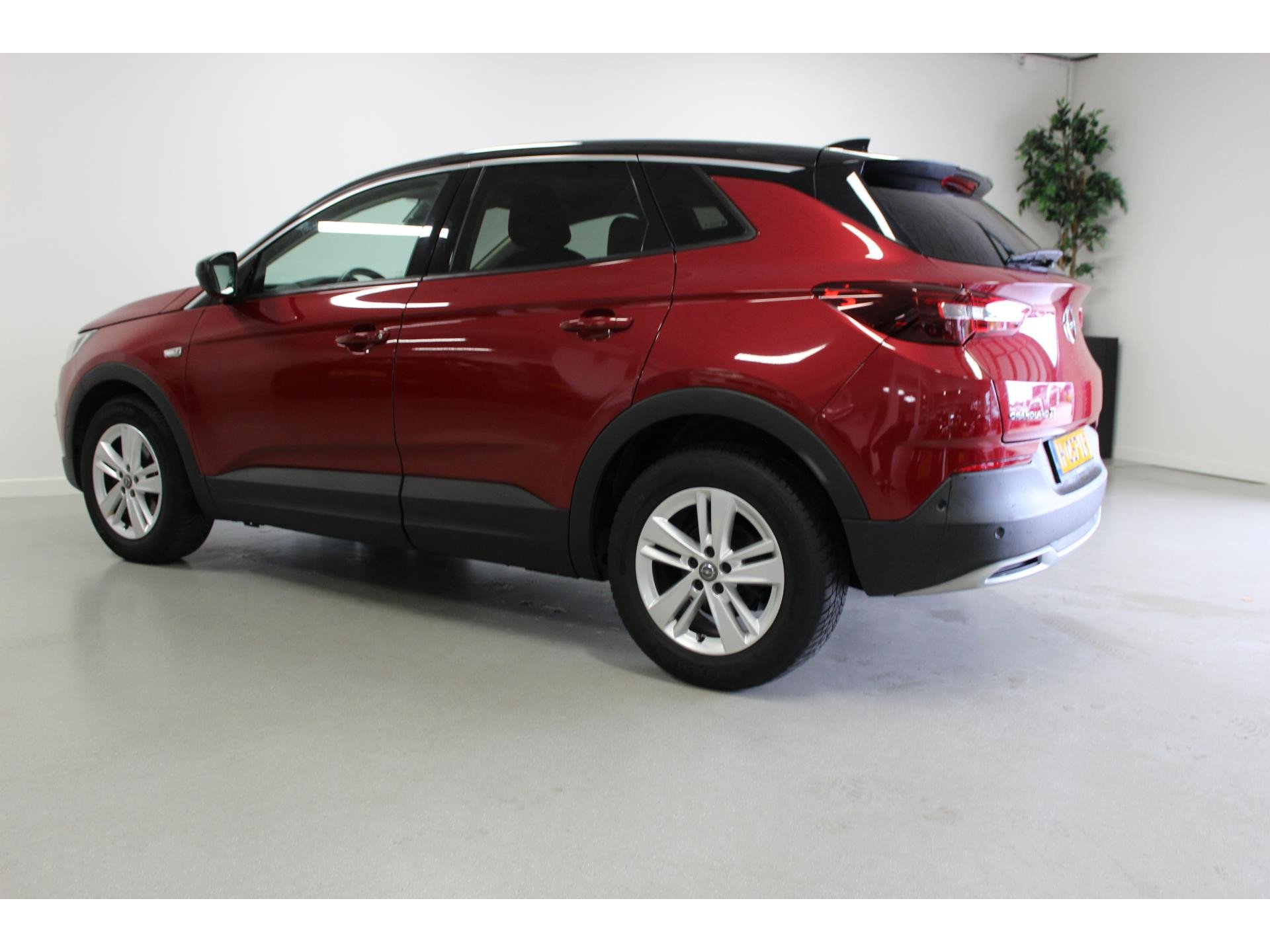 Opel Grandland X 1.5 CDTI Business Executive - Diesel - Automatic - 131 hp - 178.614 km