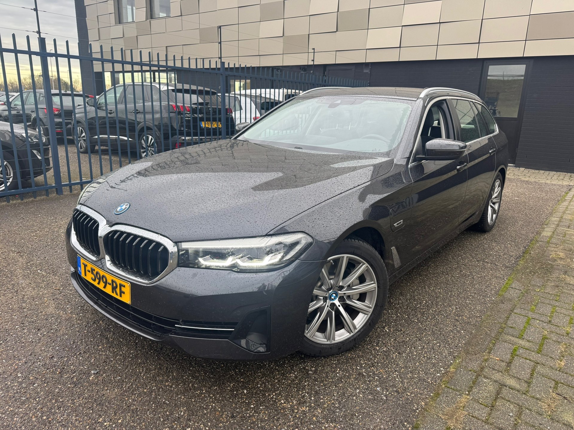 BMW 5 Series Touring 530e Business - Hybrid - Automatic - 184 hp - 83.714 km