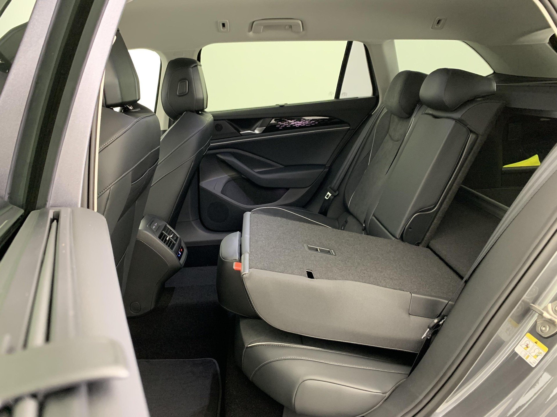 2025 Volkswagen Passat   