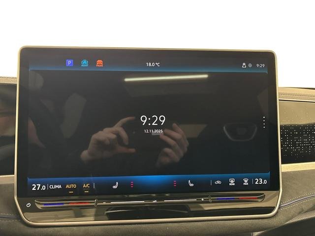 2025 Volkswagen Passat   AWD