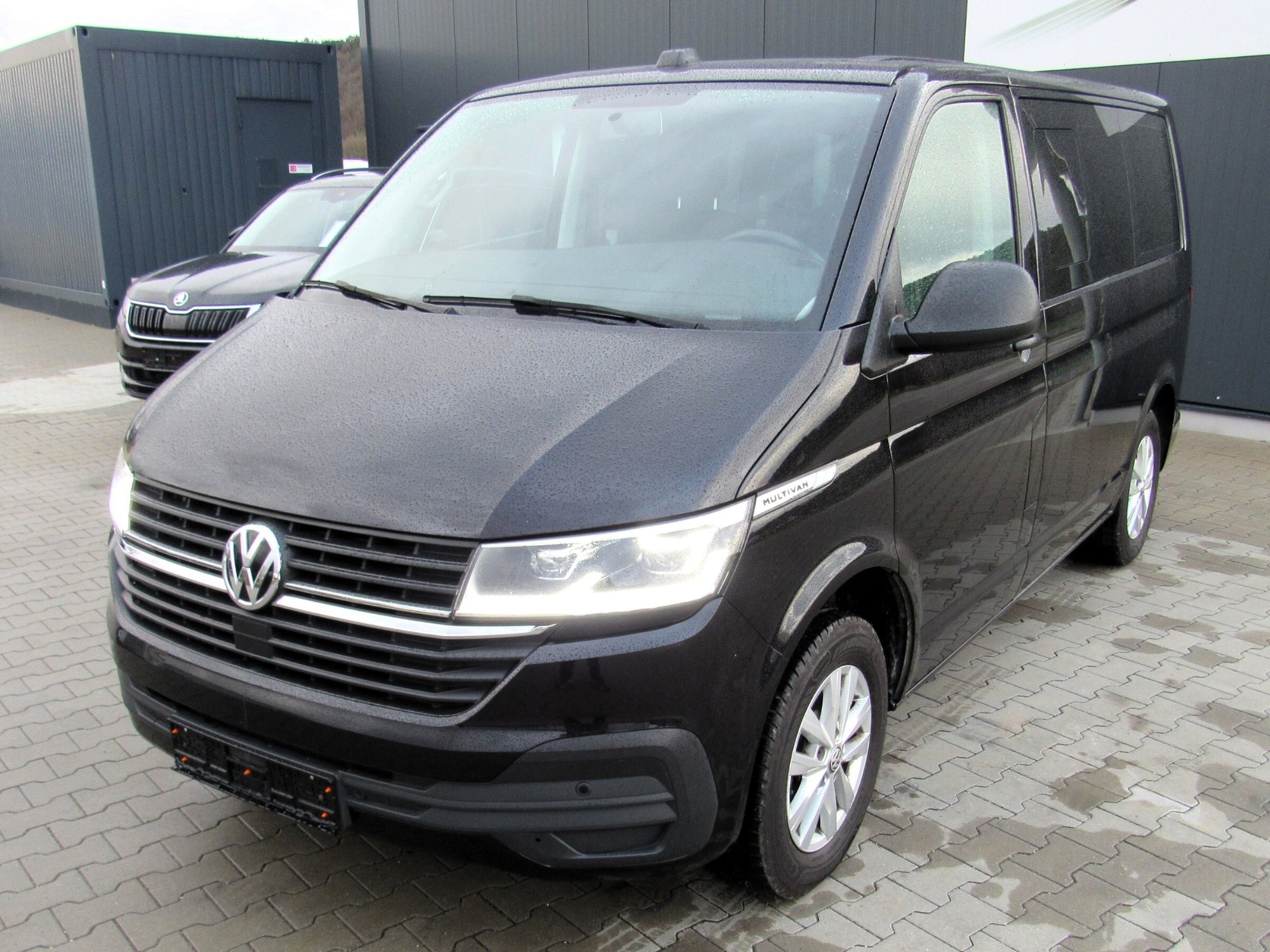 Volkswagen Multivan 2.0 TDI Trendline - Diesel - Automatic - 150 hp - 138.750 km