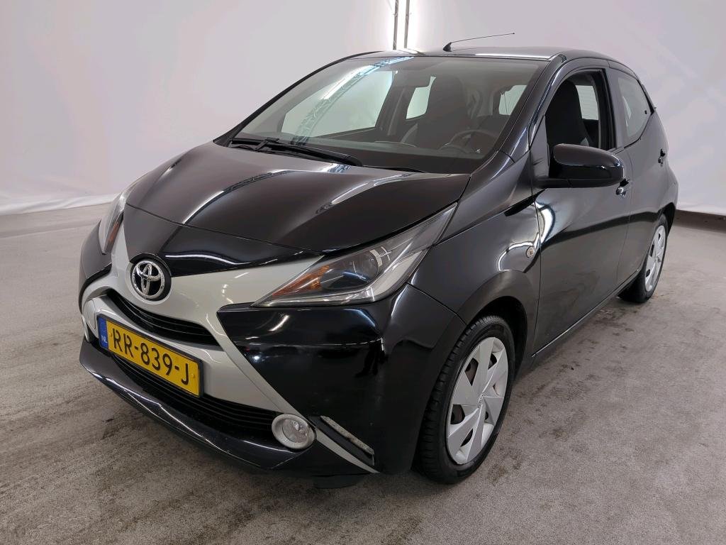 Toyota Aygo 1.0 VVT-i X-Play - Petrol - Manual - 69 hp - 68.998 km