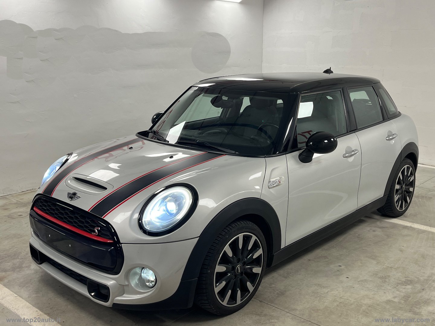 Mini Cooper 5 Doors  S 2.0 - Petrol - Automatic - 192 hp - 136.742 km