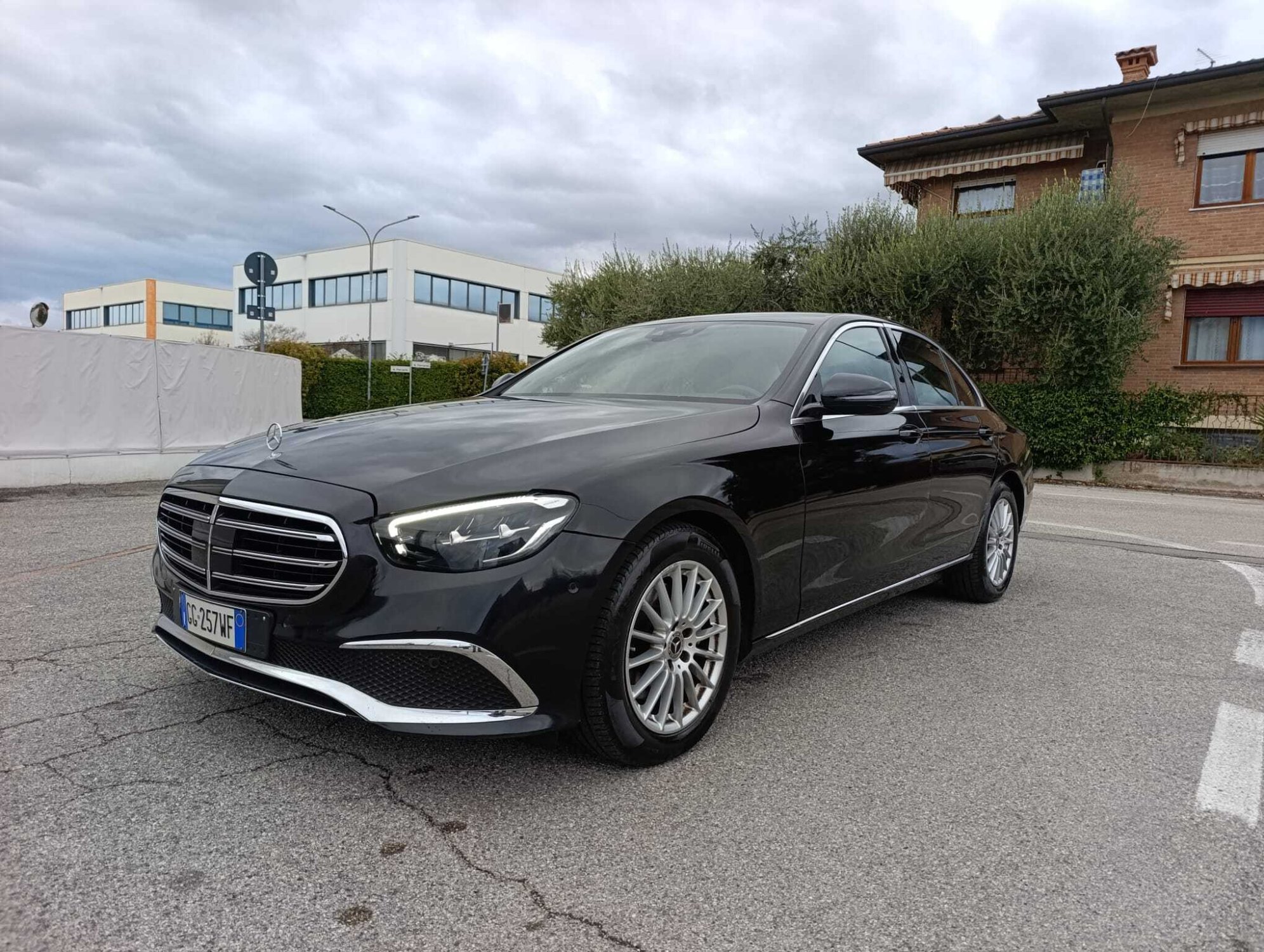 Mercedes-Benz E 220d Businss - Disl - Automatic - 194 hp - 327.037 km