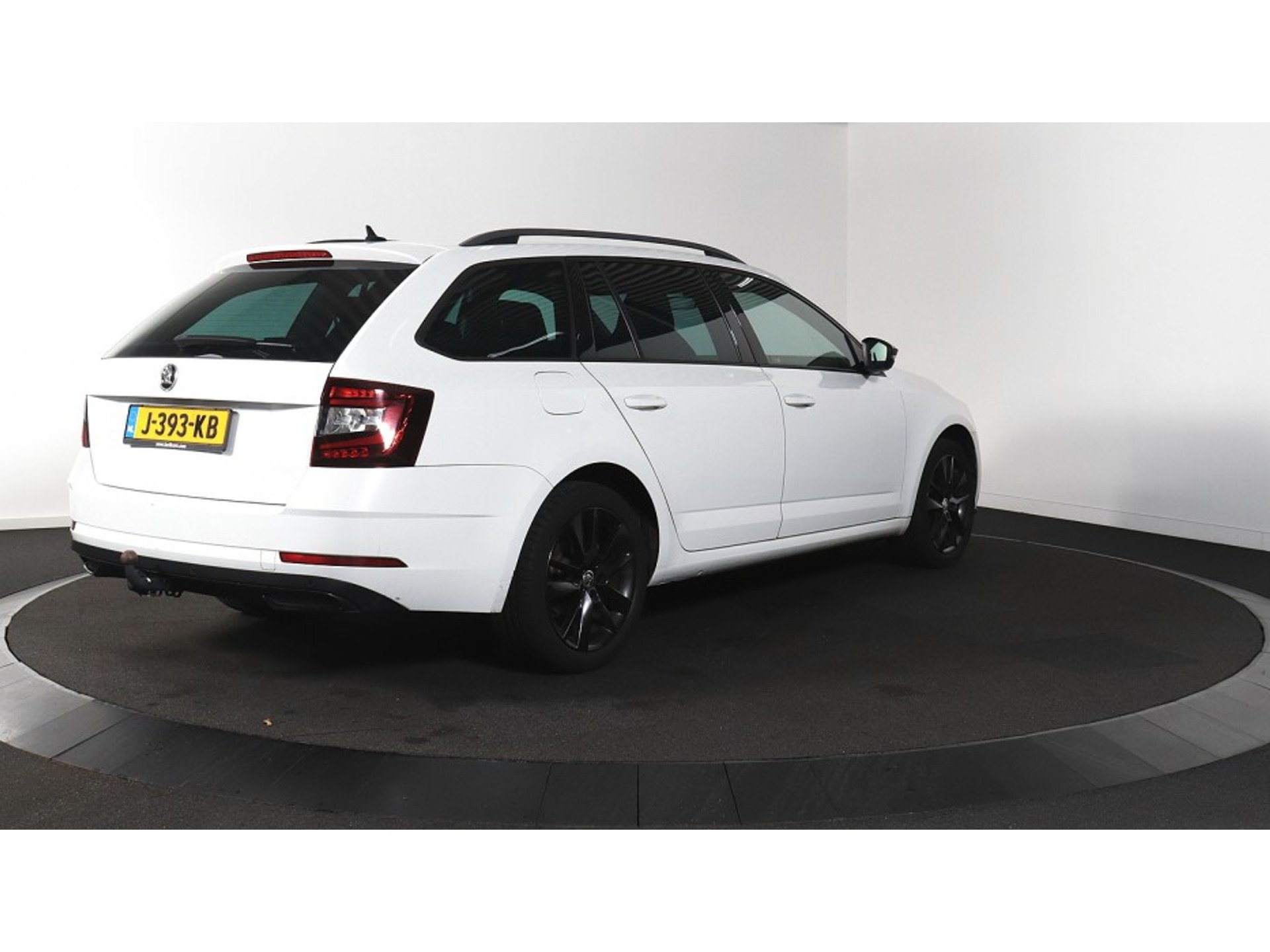 Skoda Octavia Combi 1.5 TSI Sport Business - Petrol - Automatic - 150 hp - 152.004 km