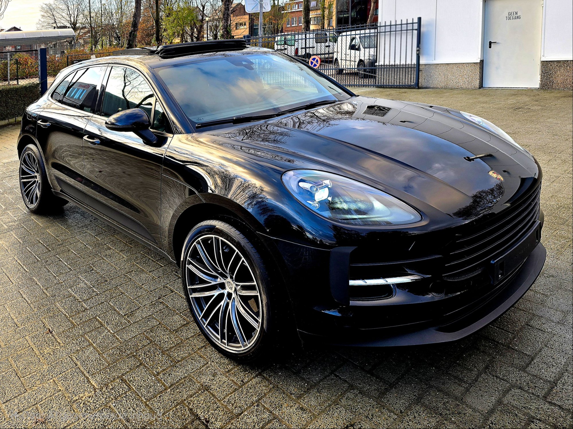 2020 Porsche Macan   